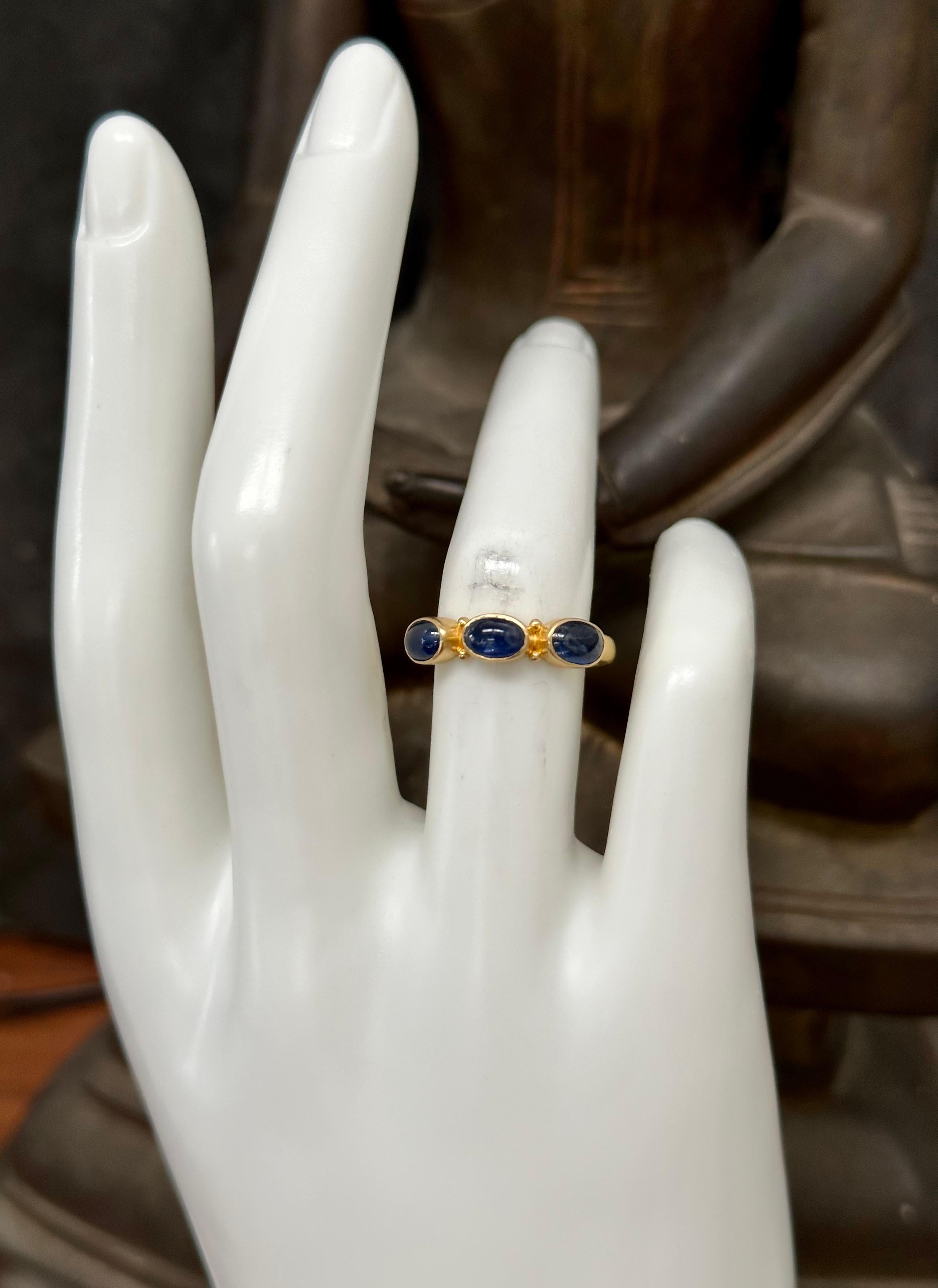 Steven Battelle 1.8 Carats Cabochon Blue Sapphires 18k Gold Ring For Sale 1