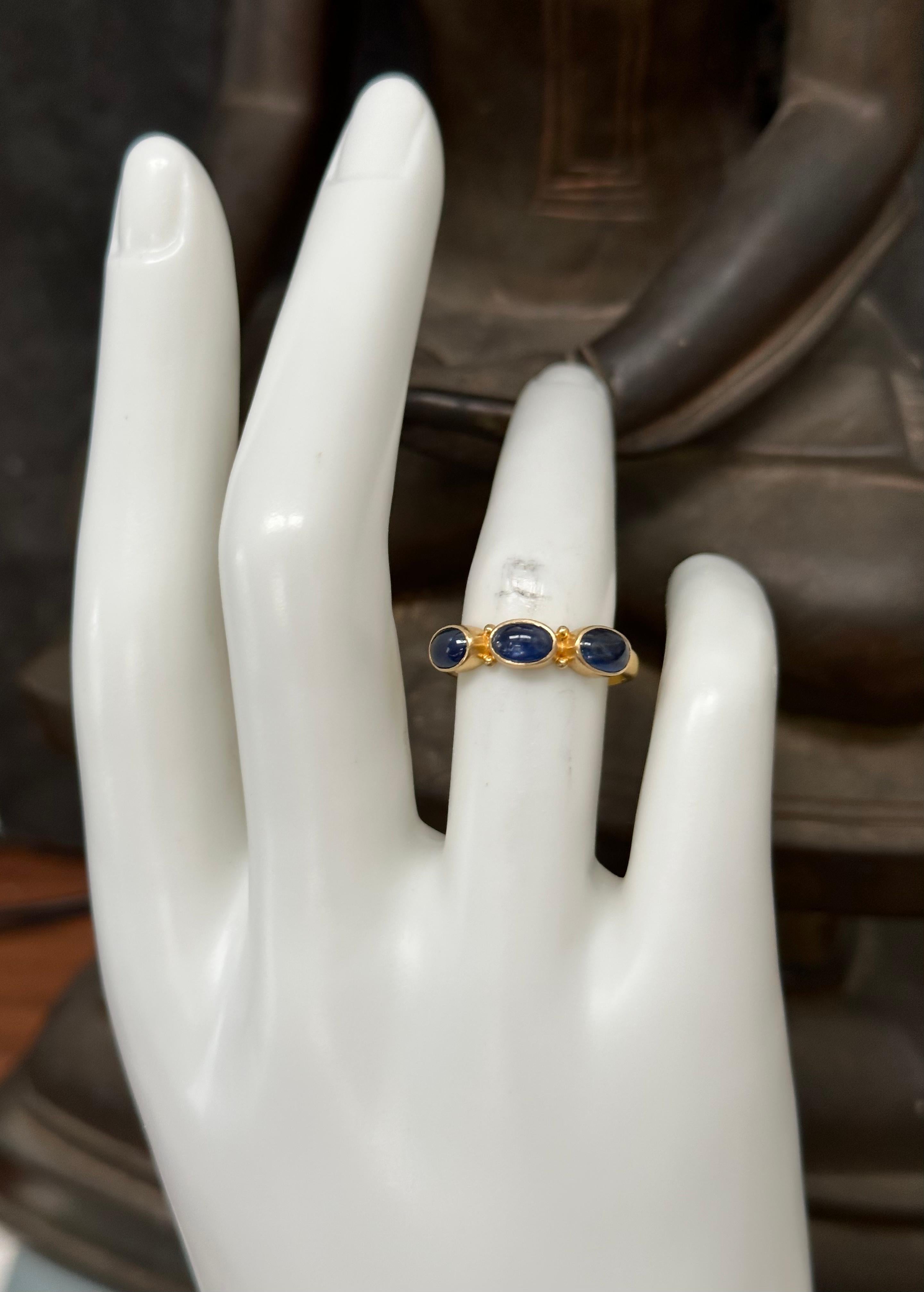 Steven Battelle 1.8 Carats Cabochon Blue Sapphires 18k Gold Ring For Sale 3