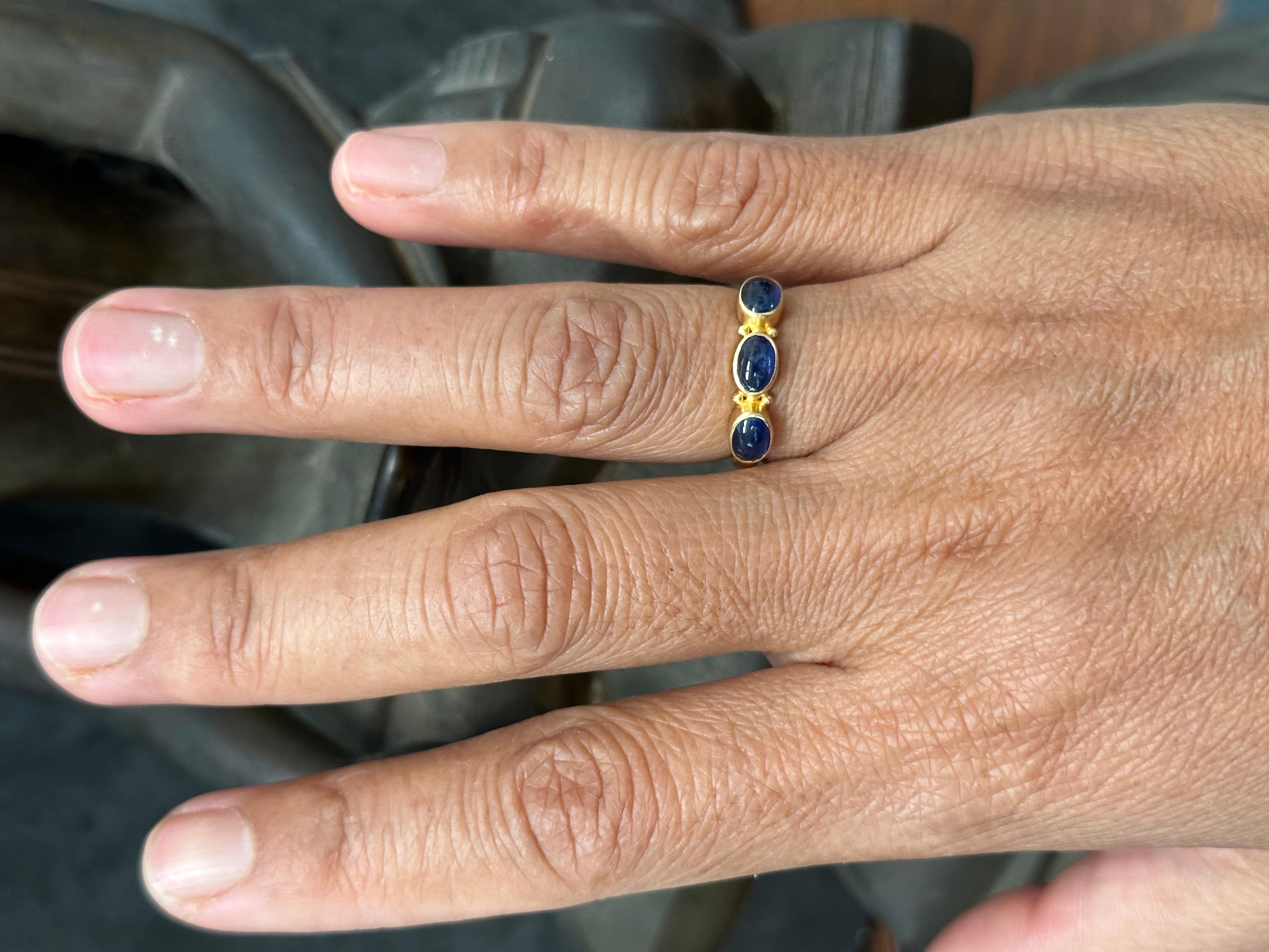 Steven Battelle 1.8 Carats Cabochon Blue Sapphires 18k Gold Ring For Sale 4
