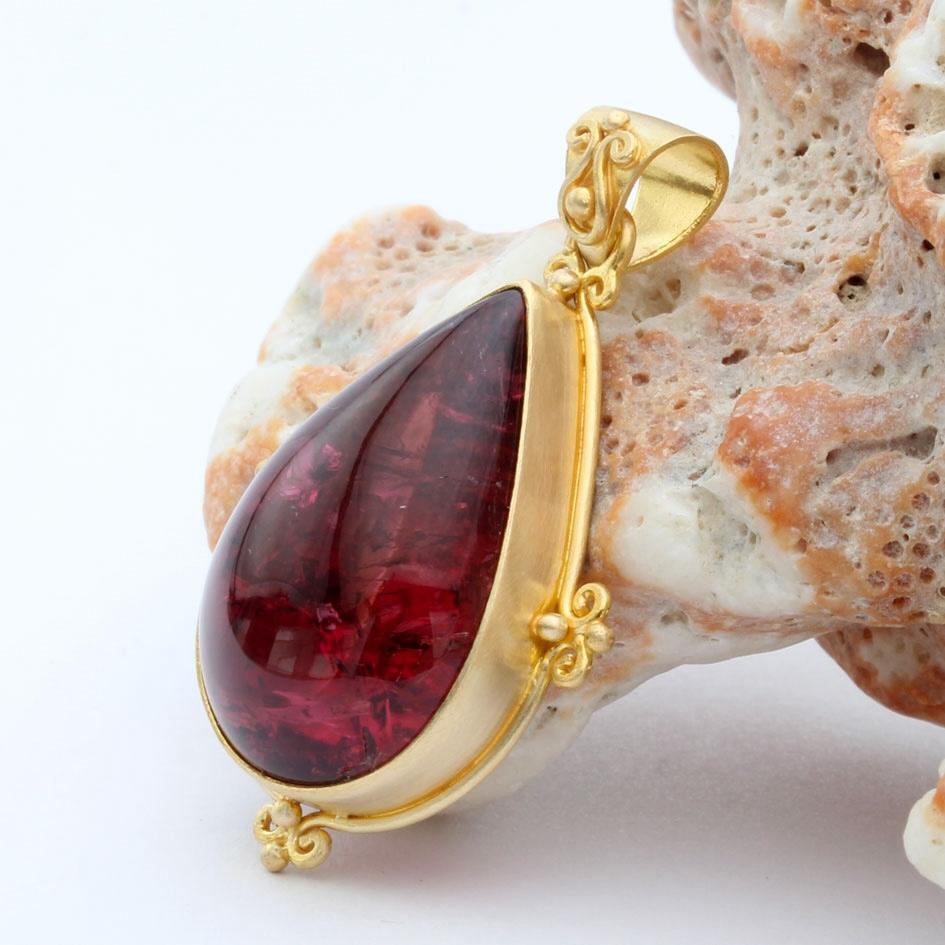 Steven Battelle 18,0 Karat Rosa Turmalin Cabochon 18K Gold Anhänger (Zeitgenössisch) im Angebot