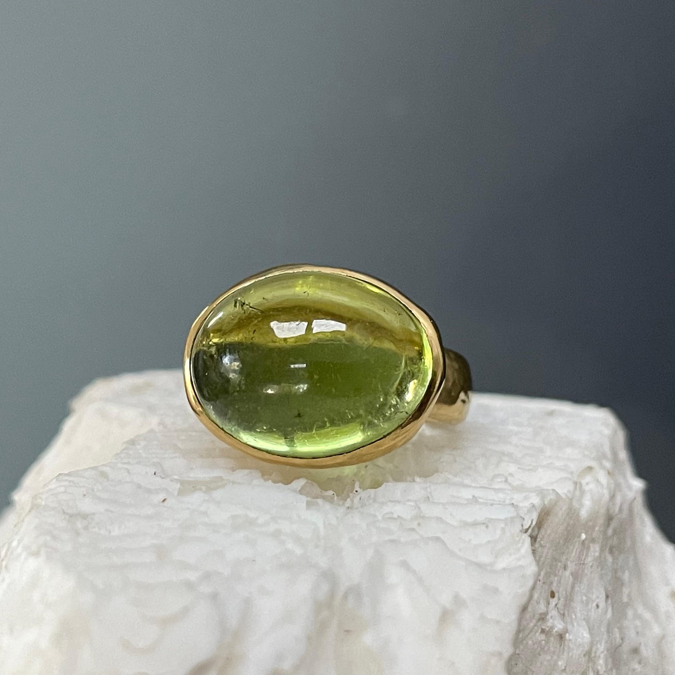 Contemporain Steven Battelle Bague cocktail en or 18 carats avec tourmaline verte de 18,4 carats en vente