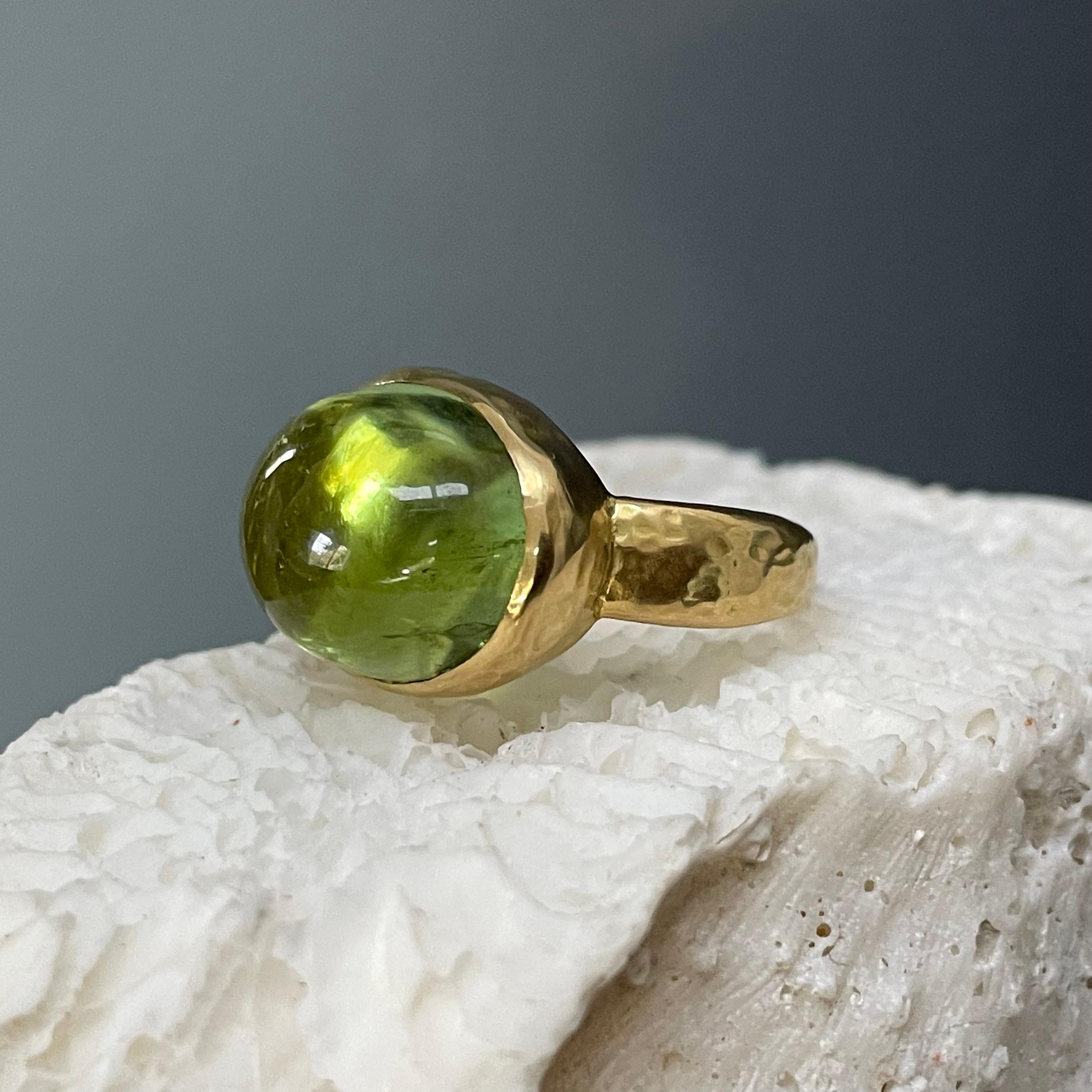 Cabochon Steven Battelle 18.4 Carats Green Tourmaline 18K Gold Cocktail Ring For Sale