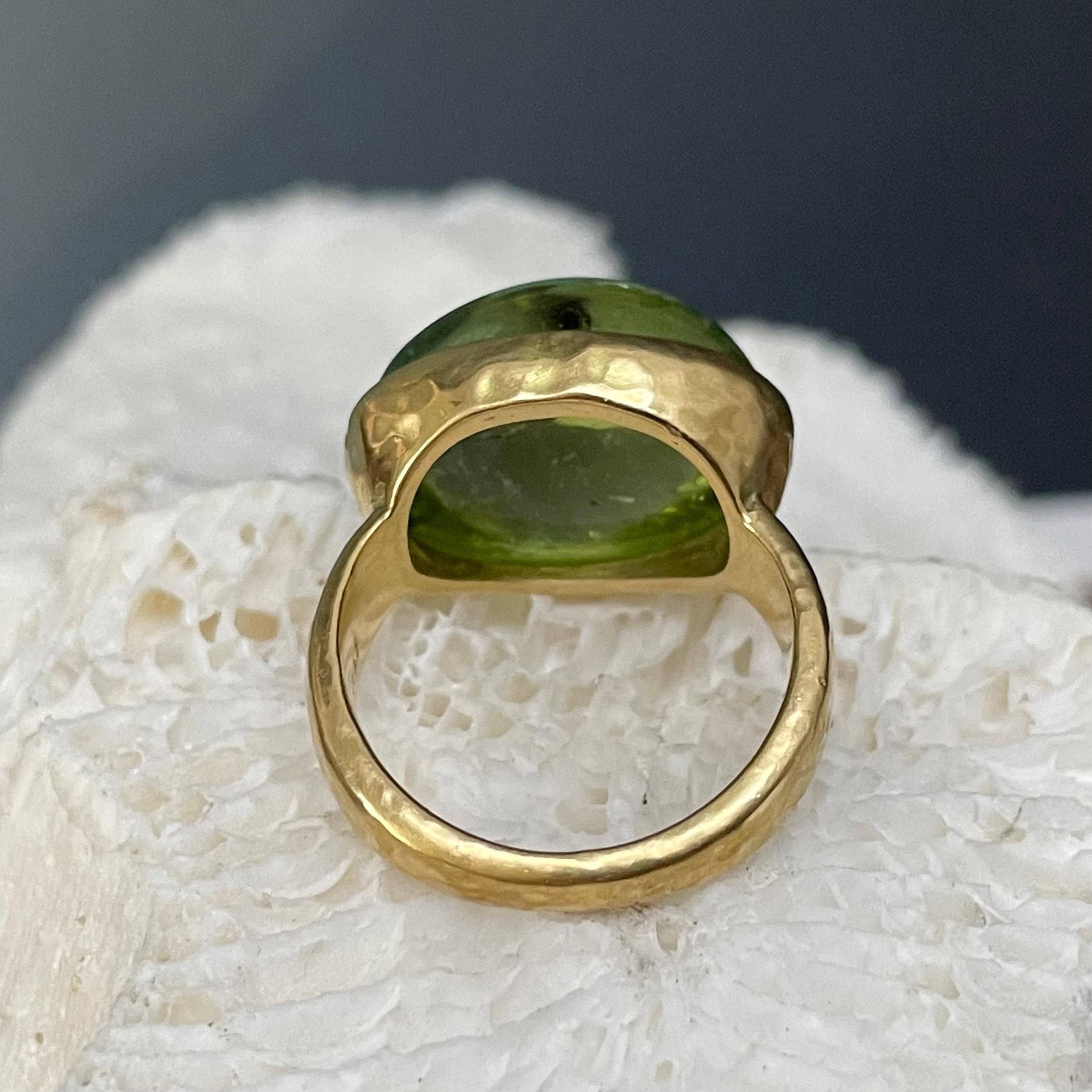 Women's or Men's Steven Battelle 18.4 Carats Green Tourmaline 18K Gold Cocktail Ring For Sale