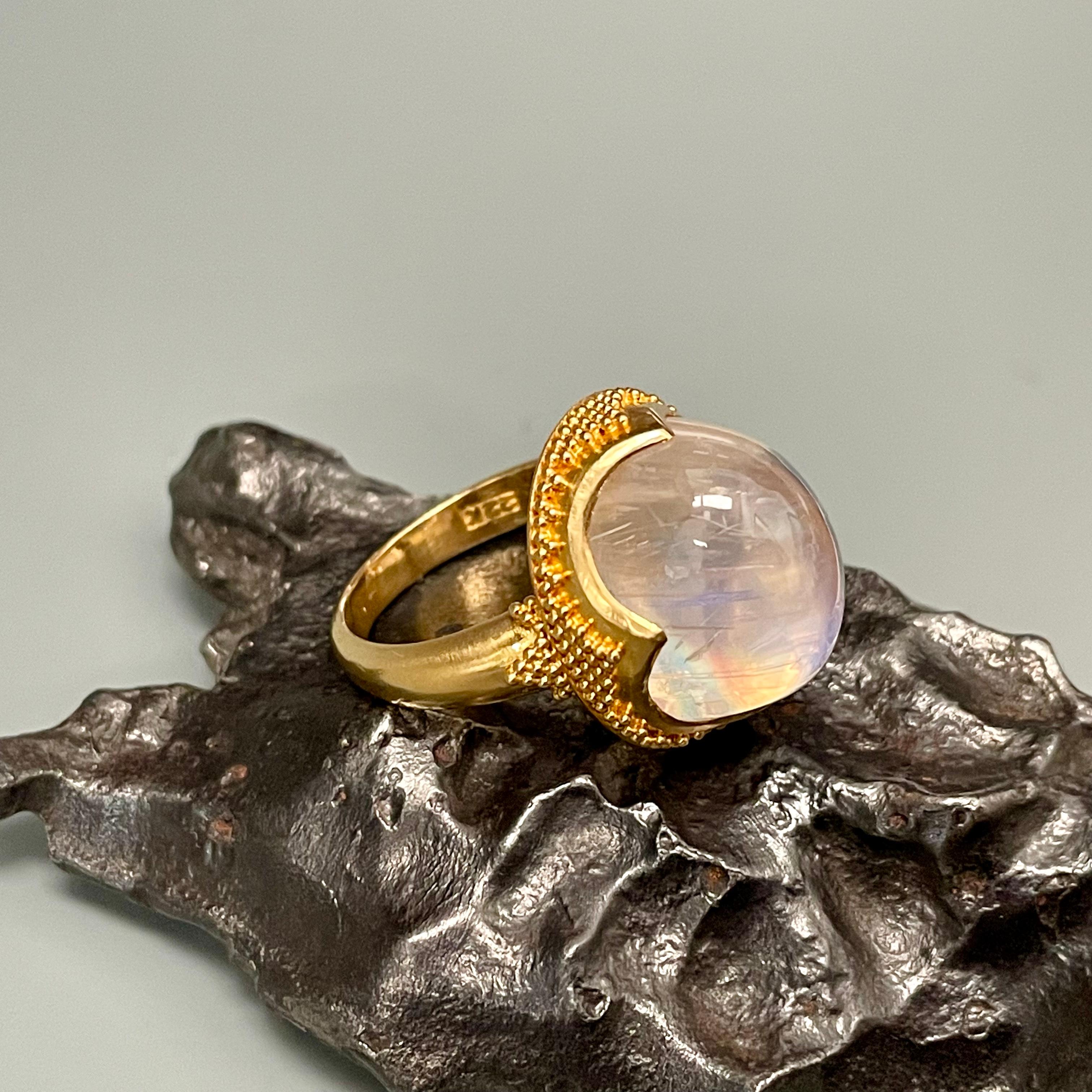 Cabochon Steven Battelle 18.6 Carat Rainbow Moonstone Ring 22K Gold For Sale
