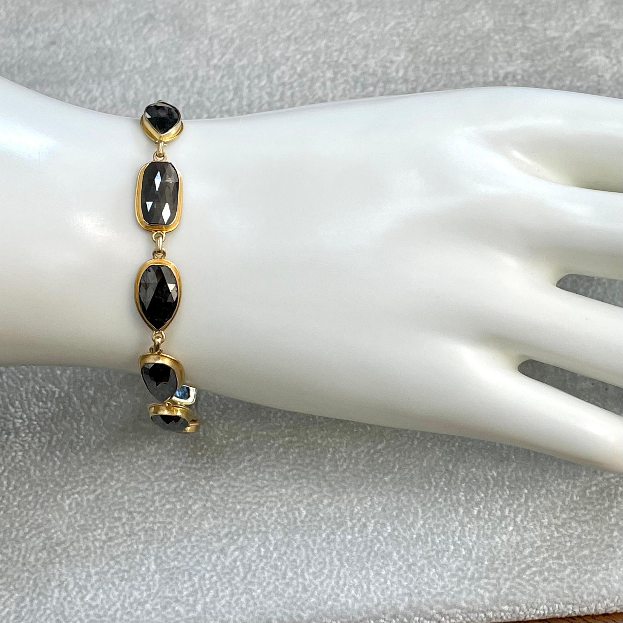 Women's Steven Battelle 18.6 Carats Black Diamond 18K Gold Bracelet For Sale