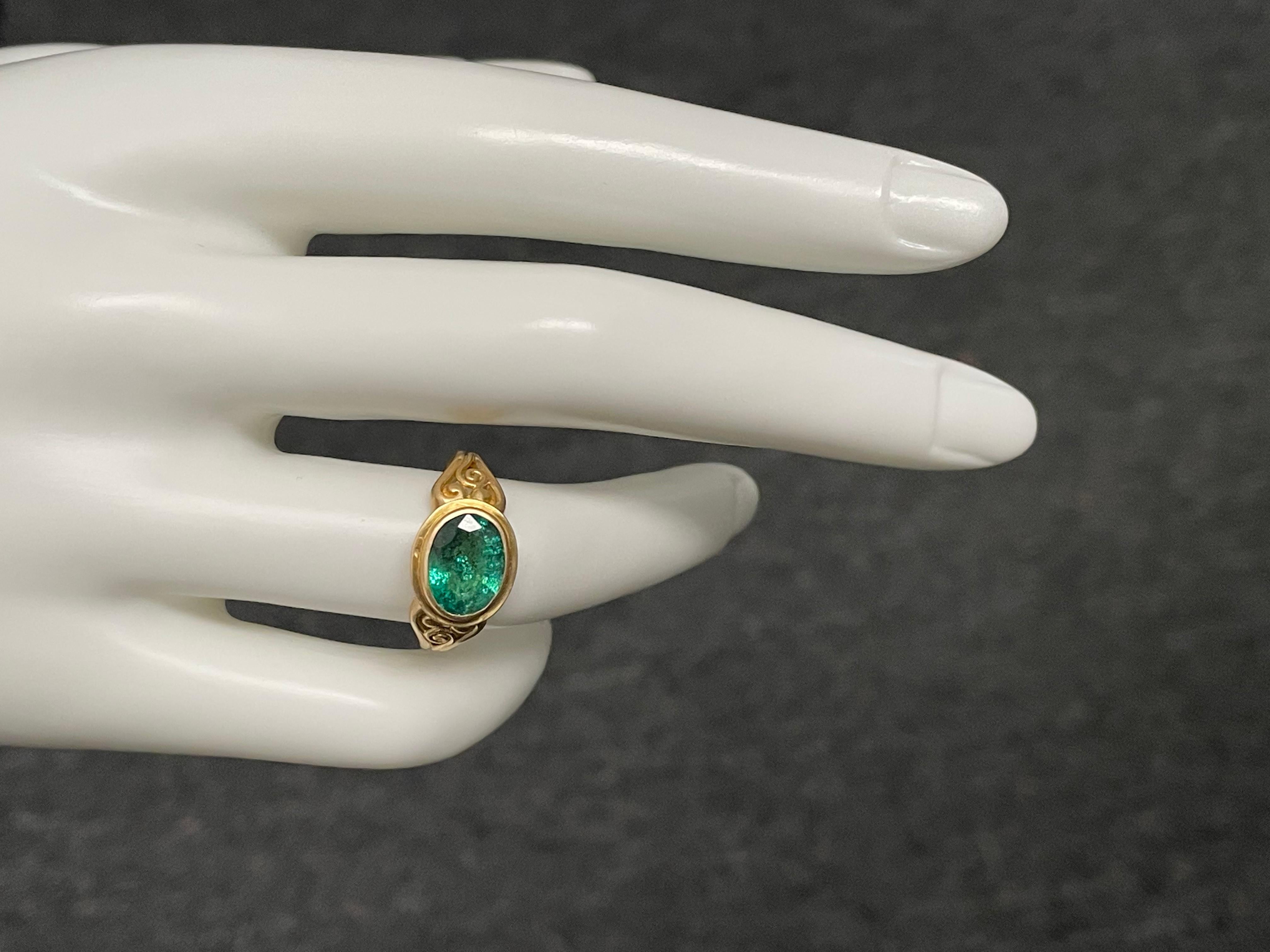 Steven Battelle 1.9 Carat Emerald 18K Gold Ring For Sale 1
