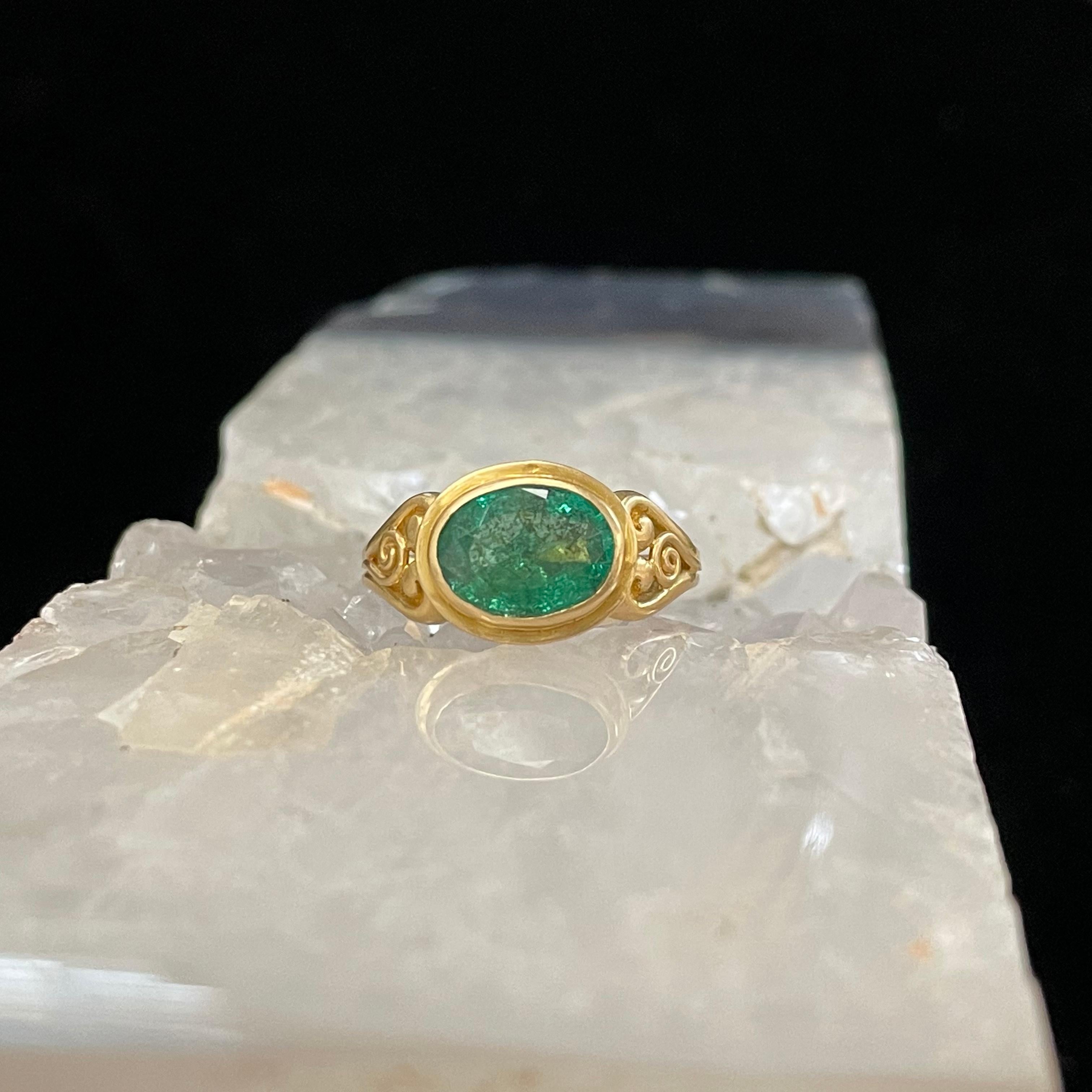 Women's or Men's Steven Battelle 1.9 Carat Emerald 18K Gold Ring For Sale