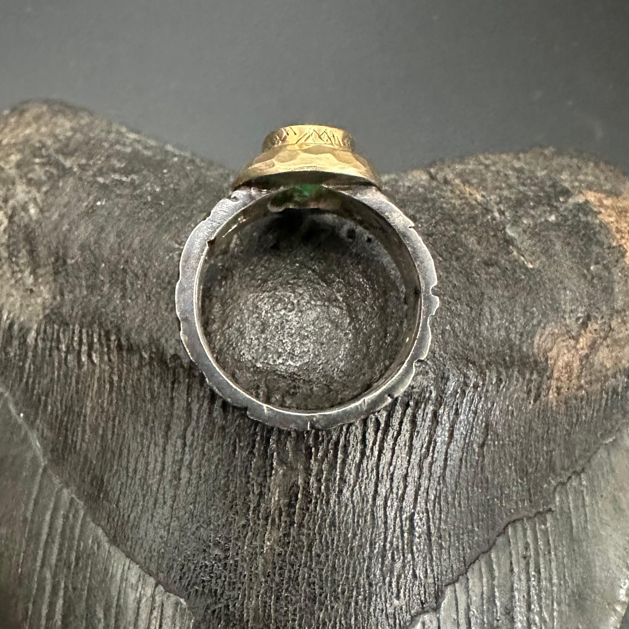 Steven Battelle 1,9 Karat Smaragd Oxidierter Sterling 18K Goldring (Zeitgenössisch) im Angebot