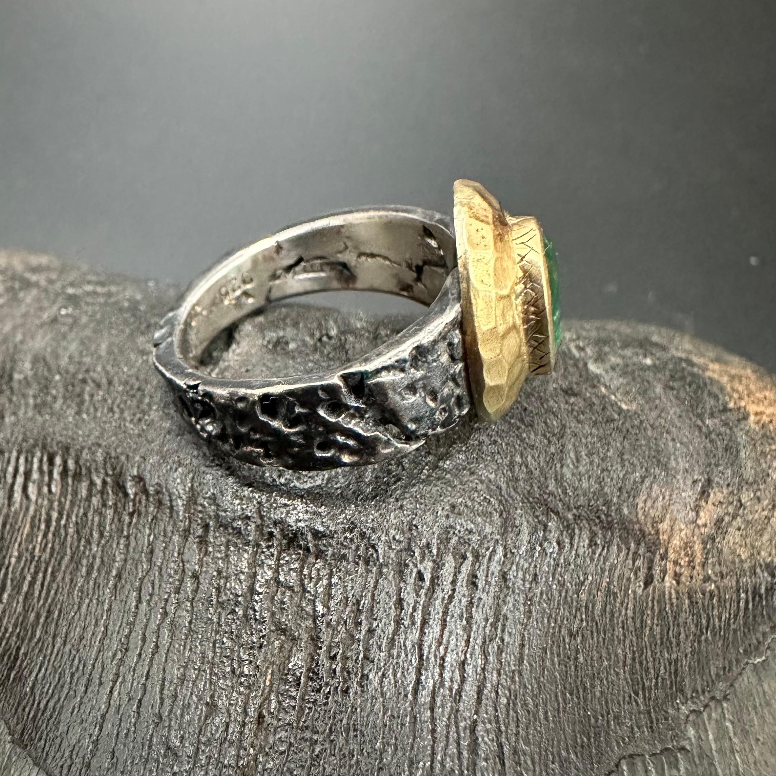 Steven Battelle 1,9 Karat Smaragd Oxidierter Sterling 18K Goldring im Zustand „Neu“ im Angebot in Soquel, CA