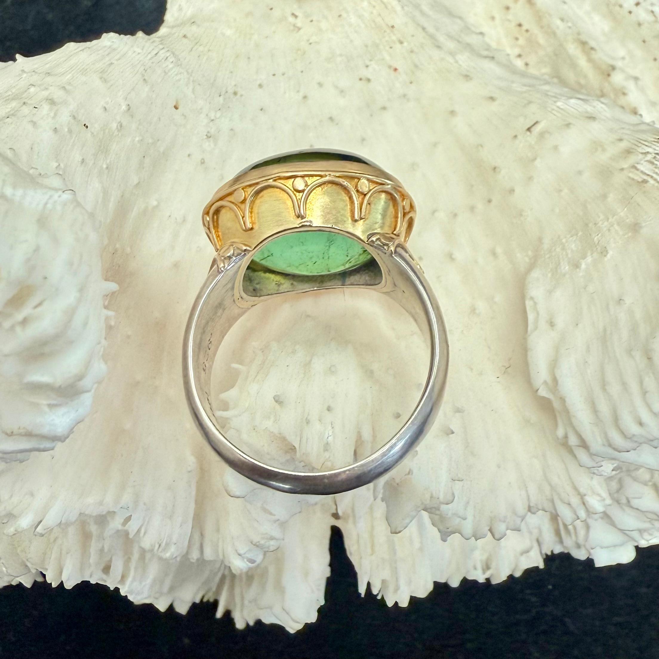Contemporain Steven Battelle 19.0 Carats Cabochon de Tourmaline Verte Sterling/18K Gold Ring en vente