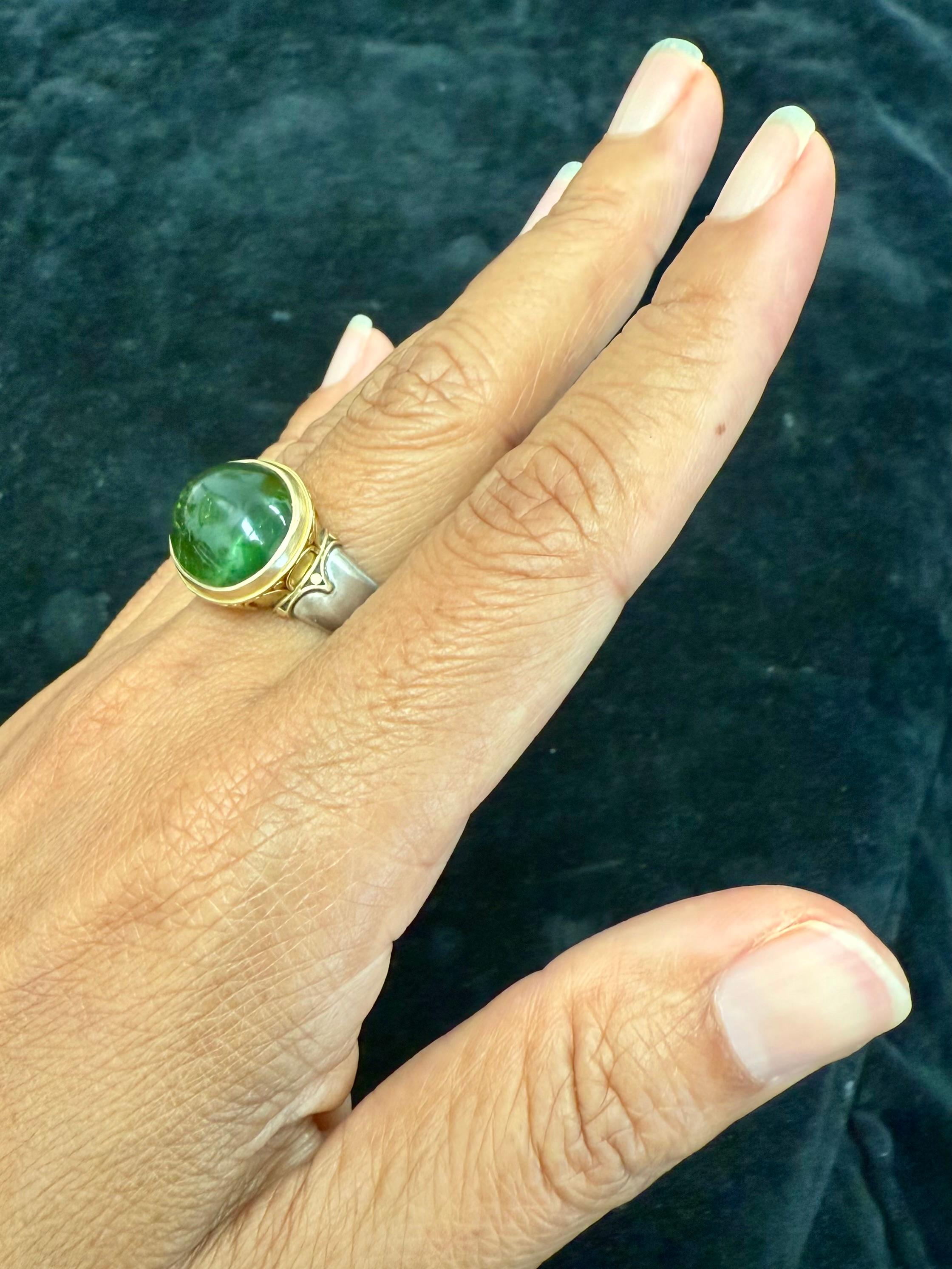 Steven Battelle 19.0 Carats Cabochon de Tourmaline Verte Sterling/18K Gold Ring Unisexe en vente