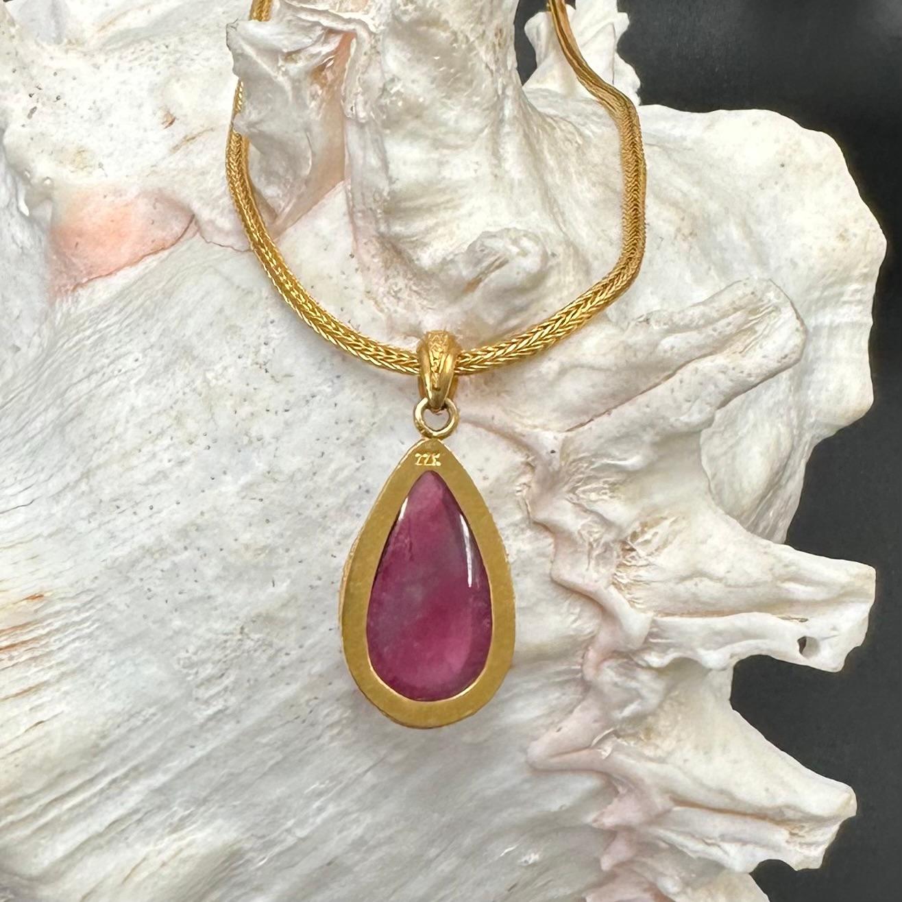 Steven Battelle 19,7 Karat rosa Turmalin 22K Gold Anhänger 1