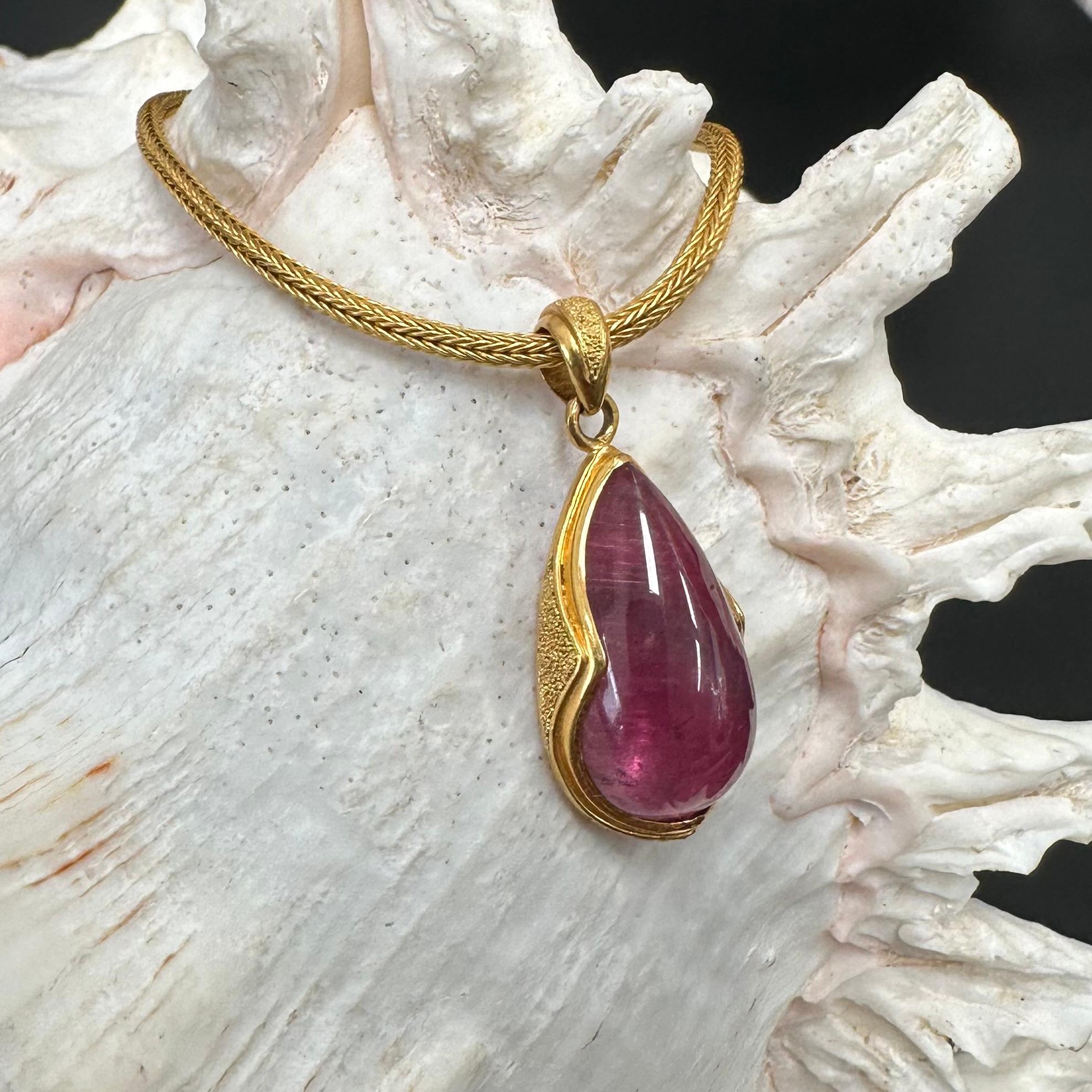 Steven Battelle 19,7 Karat rosa Turmalin 22K Gold Anhänger 2
