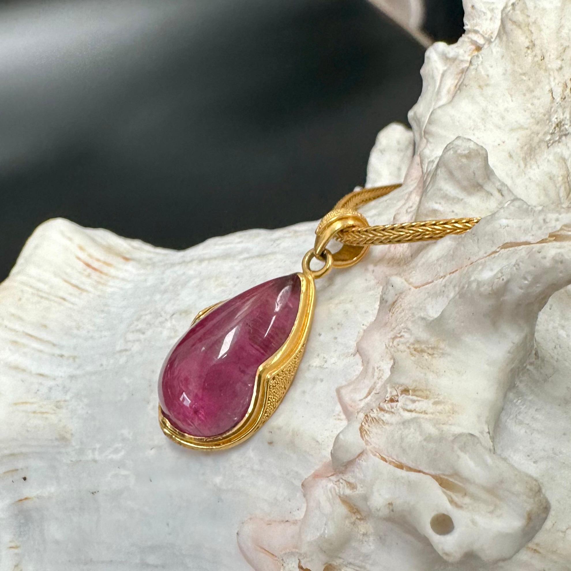 Steven Battelle 19,7 Karat rosa Turmalin 22K Gold Anhänger 3