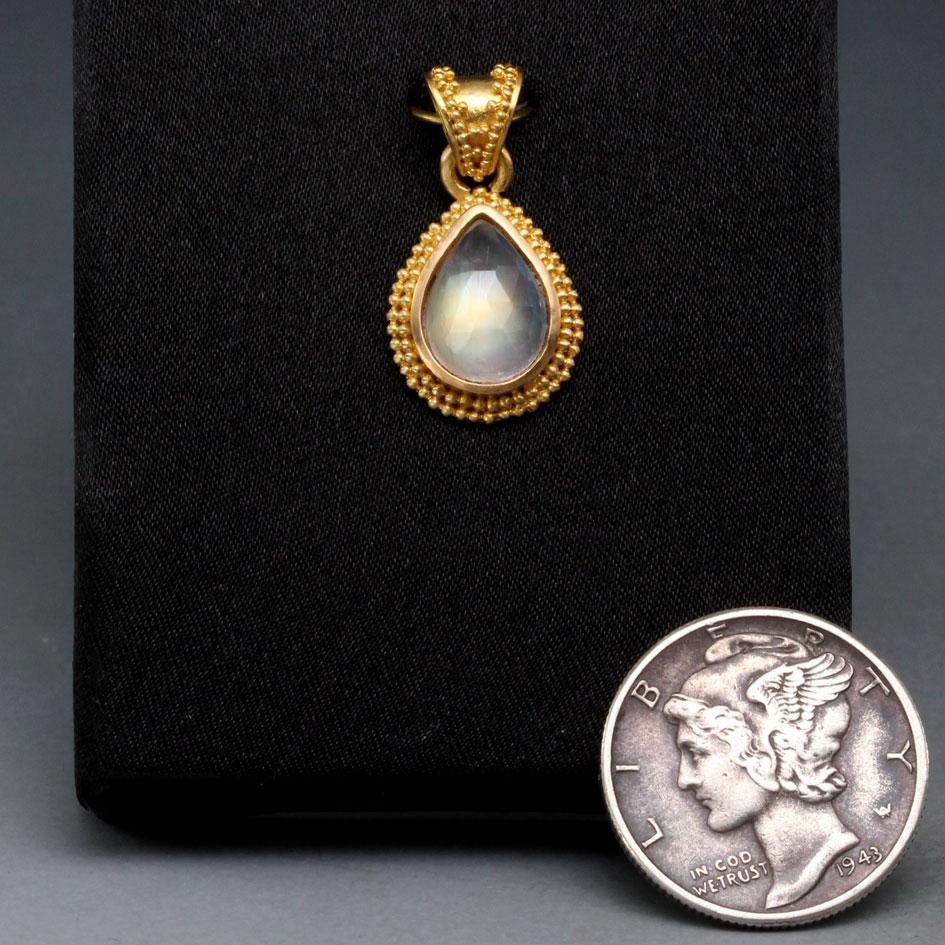 2.0 Carat Faceted Rainbow Moonstone 22k Granulated Gold Pendant  For Sale 4