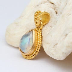 2.0 Carat Faceted Rainbow Moonstone 22k Granulated Gold Pendant