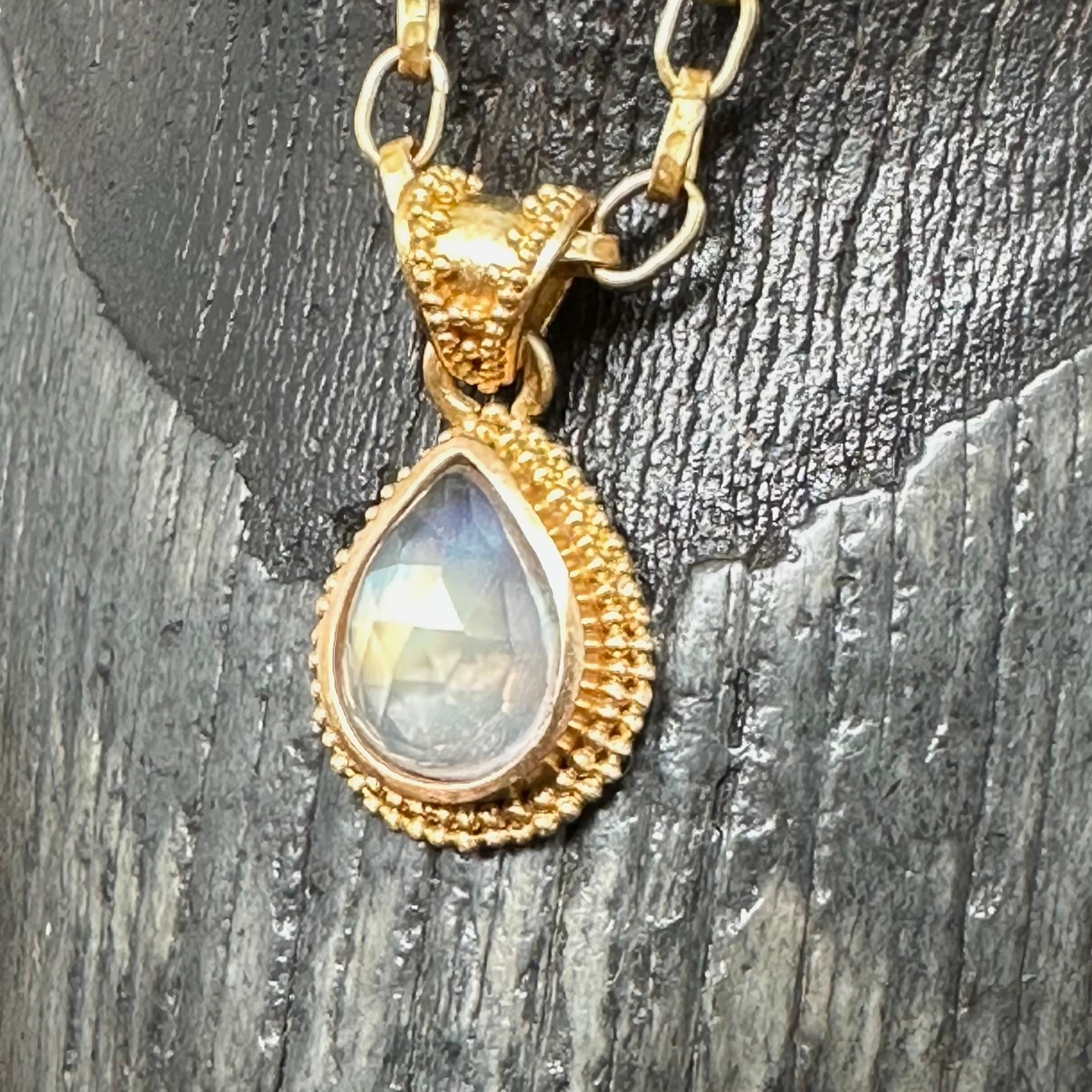 2.0 Carat Faceted Rainbow Moonstone 22k Granulated Gold Pendant  For Sale 1