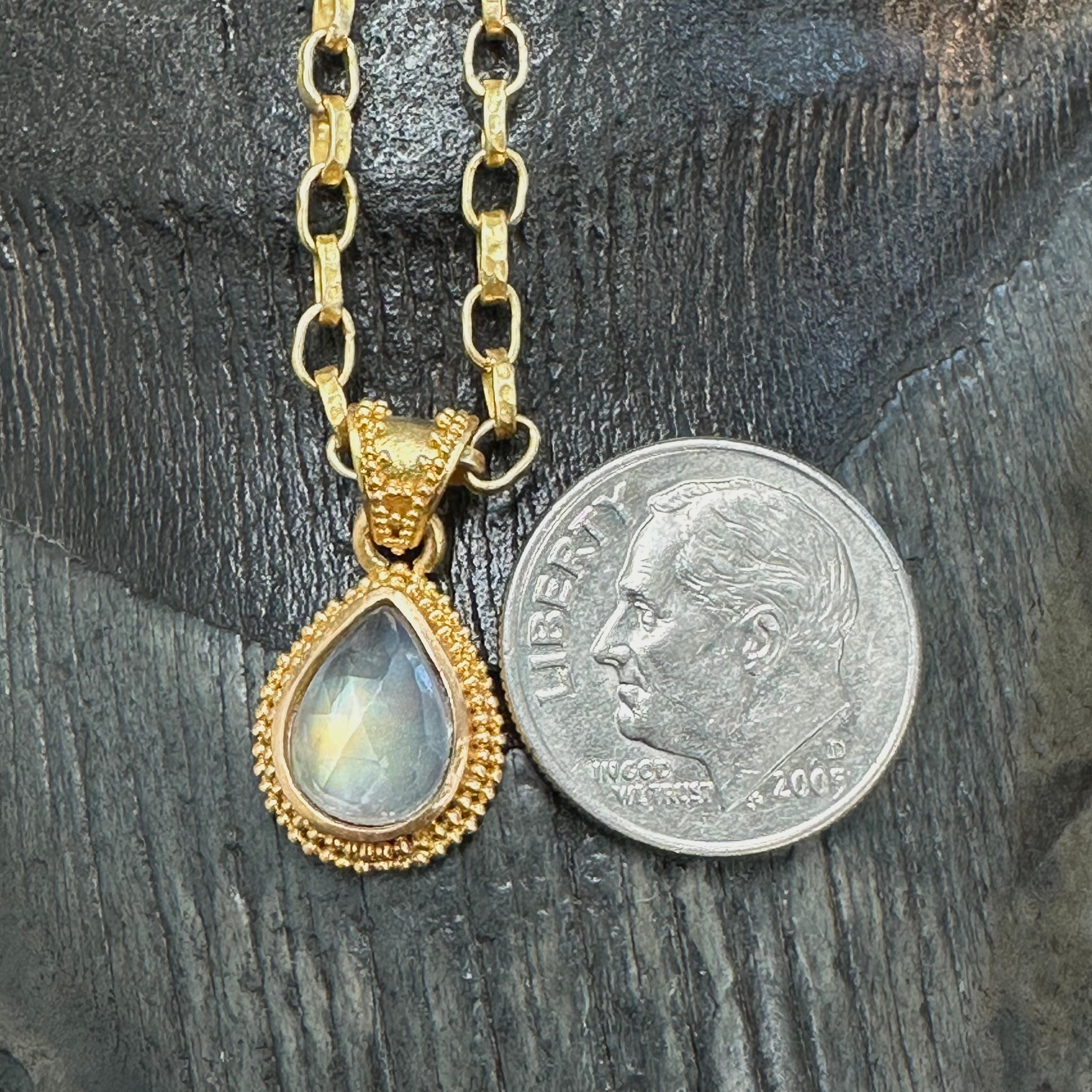 2.0 Carat Faceted Rainbow Moonstone 22k Granulated Gold Pendant  For Sale 2