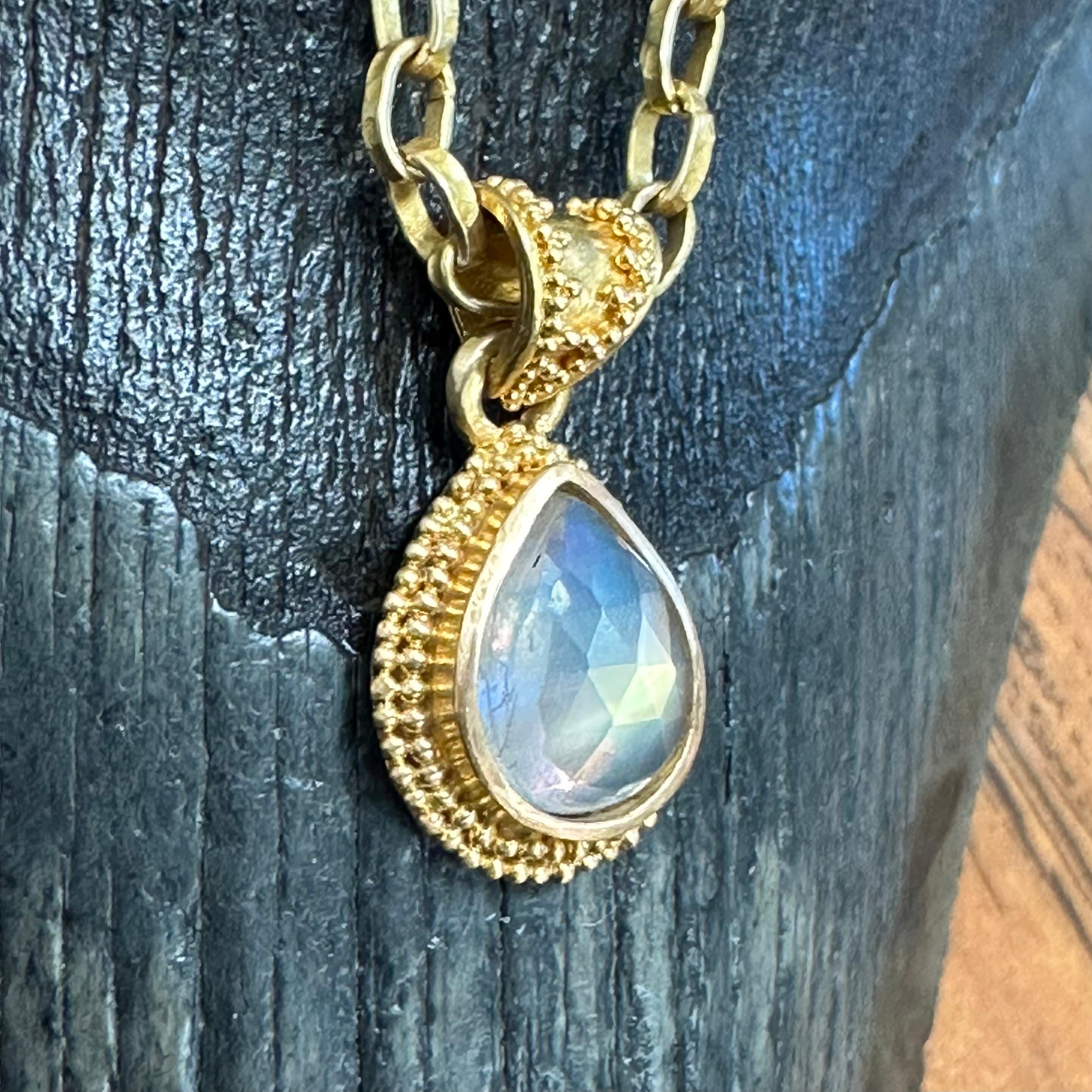 2.0 Carat Faceted Rainbow Moonstone 22k Granulated Gold Pendant  For Sale 3