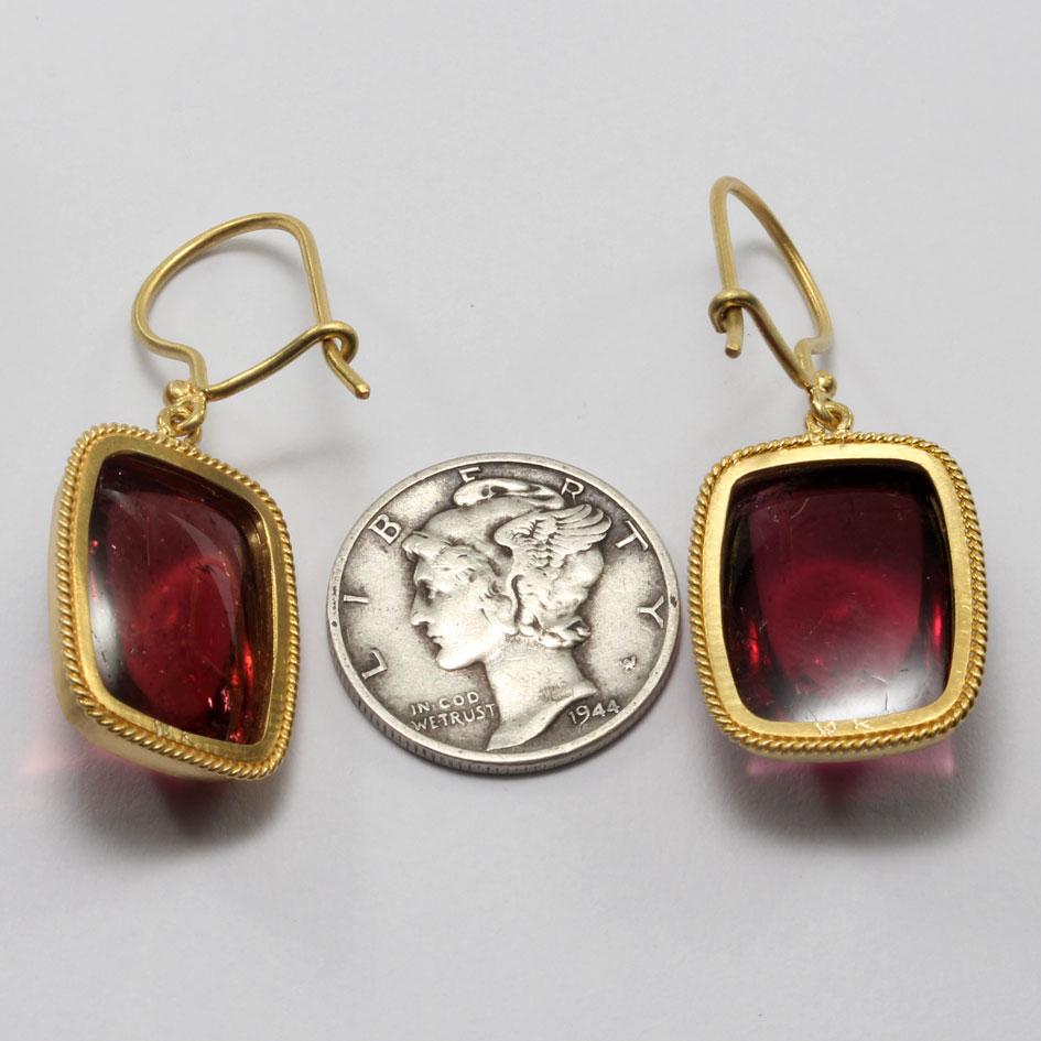 Contemporary Steven Battelle 20.6 Carats Cabochon Pink Tourmaline 18K Gold Earrings For Sale