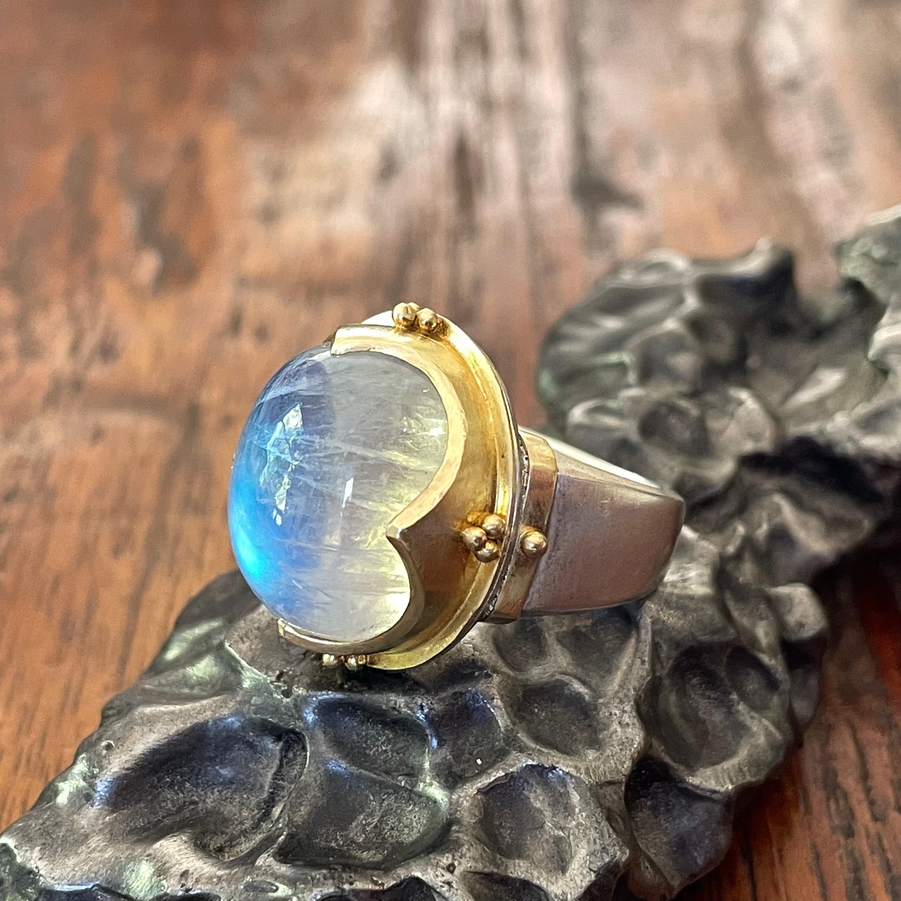 Steven Battelle 20.7 Carats Rainbow Moonstone 18K Gold and Silver Ring In New Condition In Soquel, CA