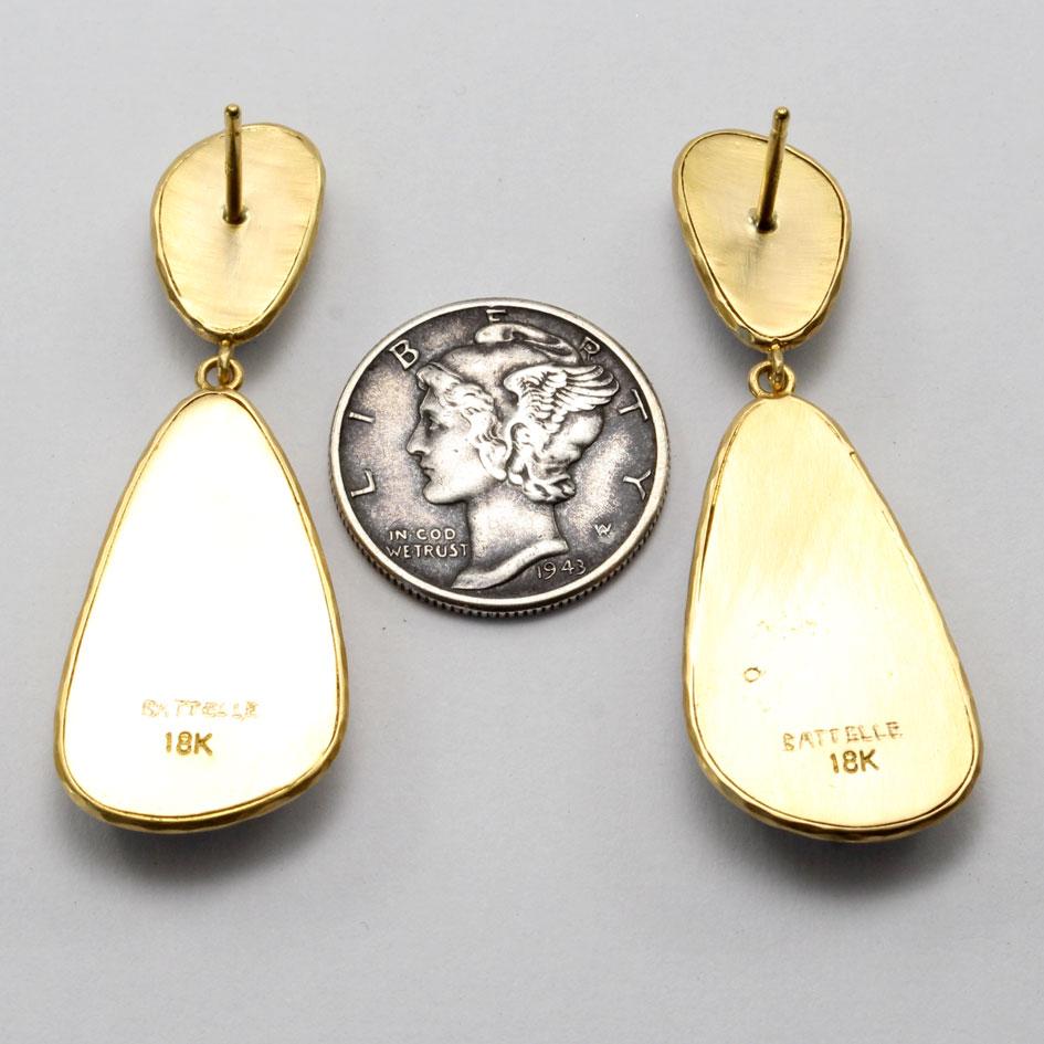 20,7 Karat Regenbogen-Mondstein 18K Gold Post-Ohrringe von Steven Battelle im Zustand „Neu“ im Angebot in Soquel, CA