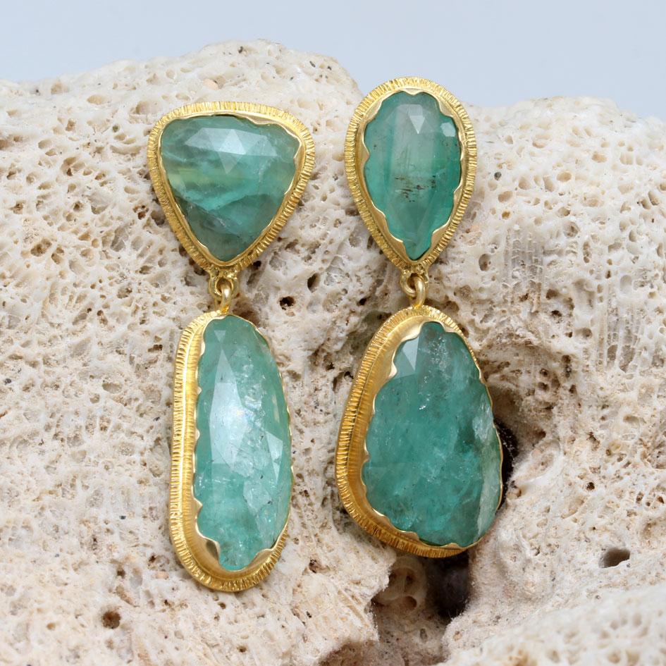 Steven Battelle 20.8 Carats Rose-Cut Emerald 18k Gold Post Earrings In New Condition For Sale In Soquel, CA