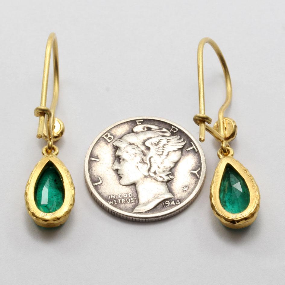 Contemporaneo Steven Battelle 2.1 Carats Emerald Diamond 18K Gold Wire Earrings in vendita
