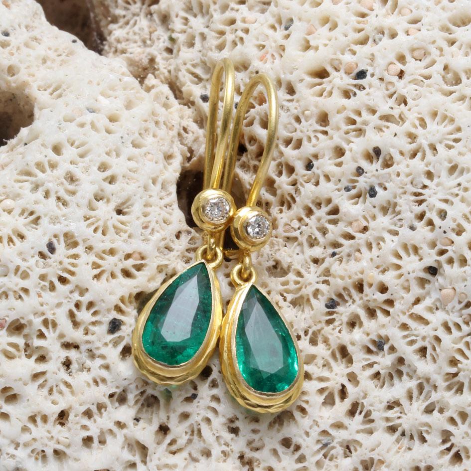 Steven Battelle 2.1 Carats Emerald Diamond 18K Gold Wire Earrings In condizioni Nuovo in vendita a Soquel, CA