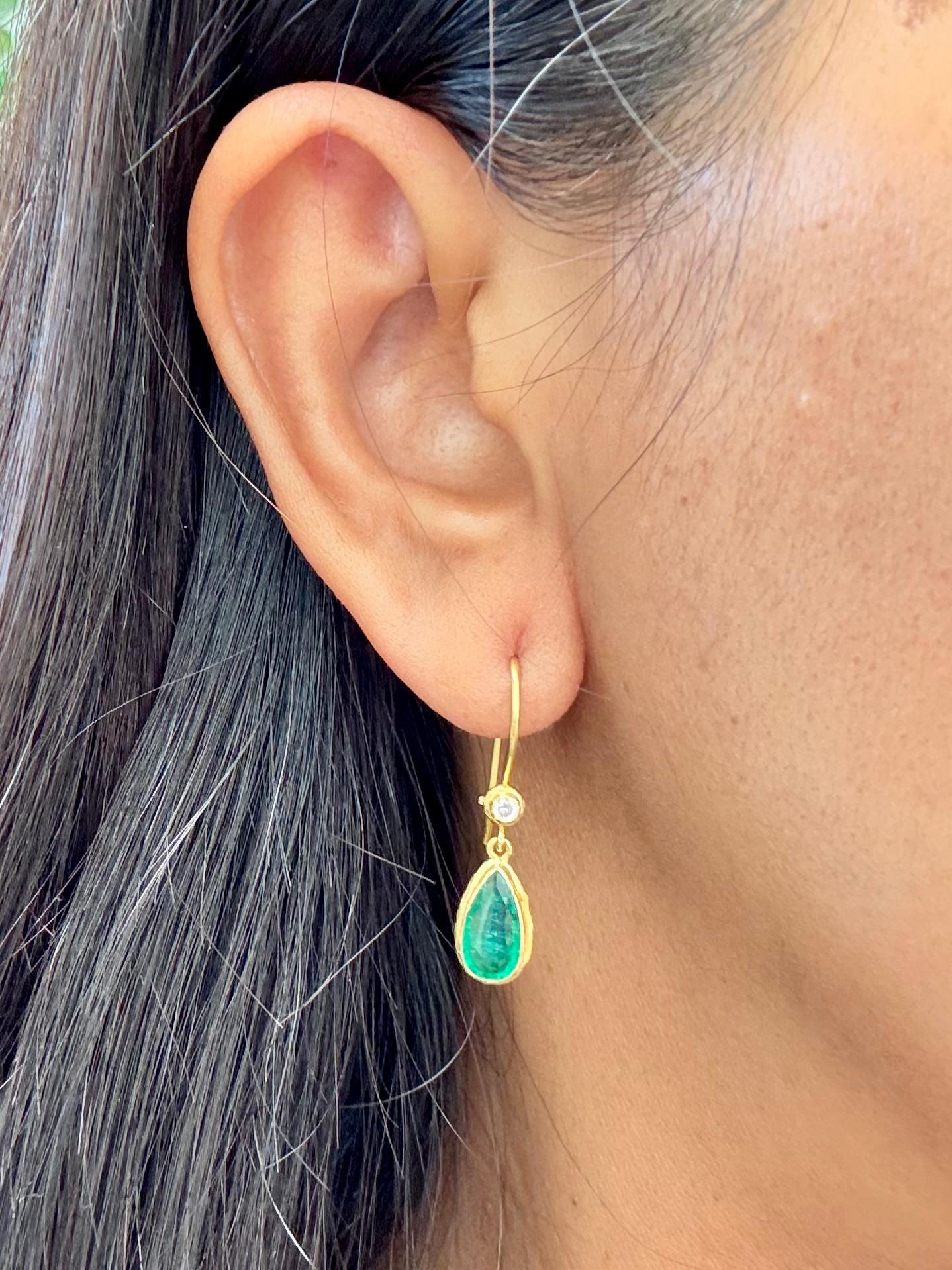 Steven Battelle 2.1 Carats Emerald Diamond 18K Gold Wire Earrings in vendita 3