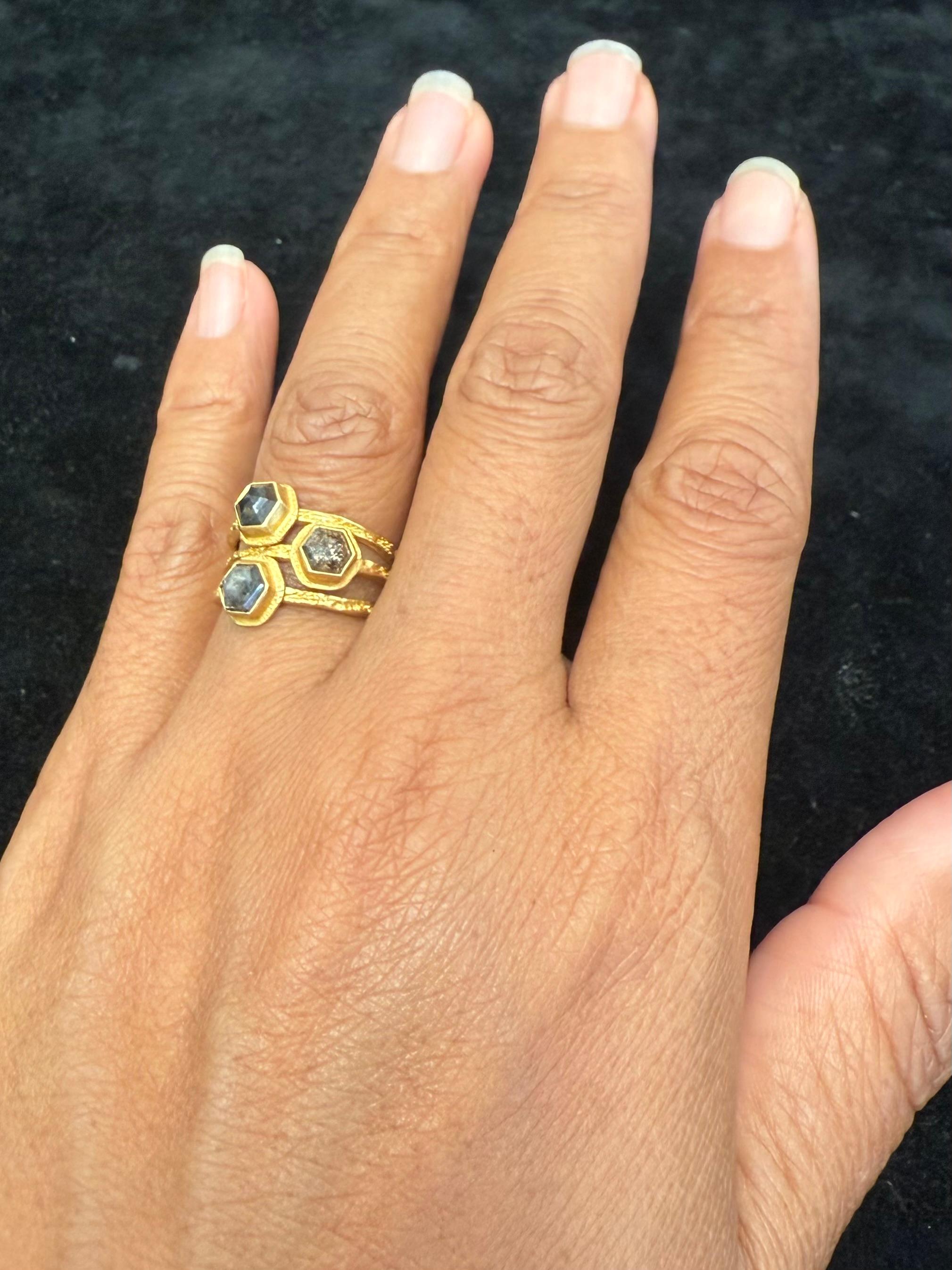 Steven Battelle 2.1 Carats Hexagonal Rose-Cut Colored Diamonds 18K Gold Ring For Sale 6