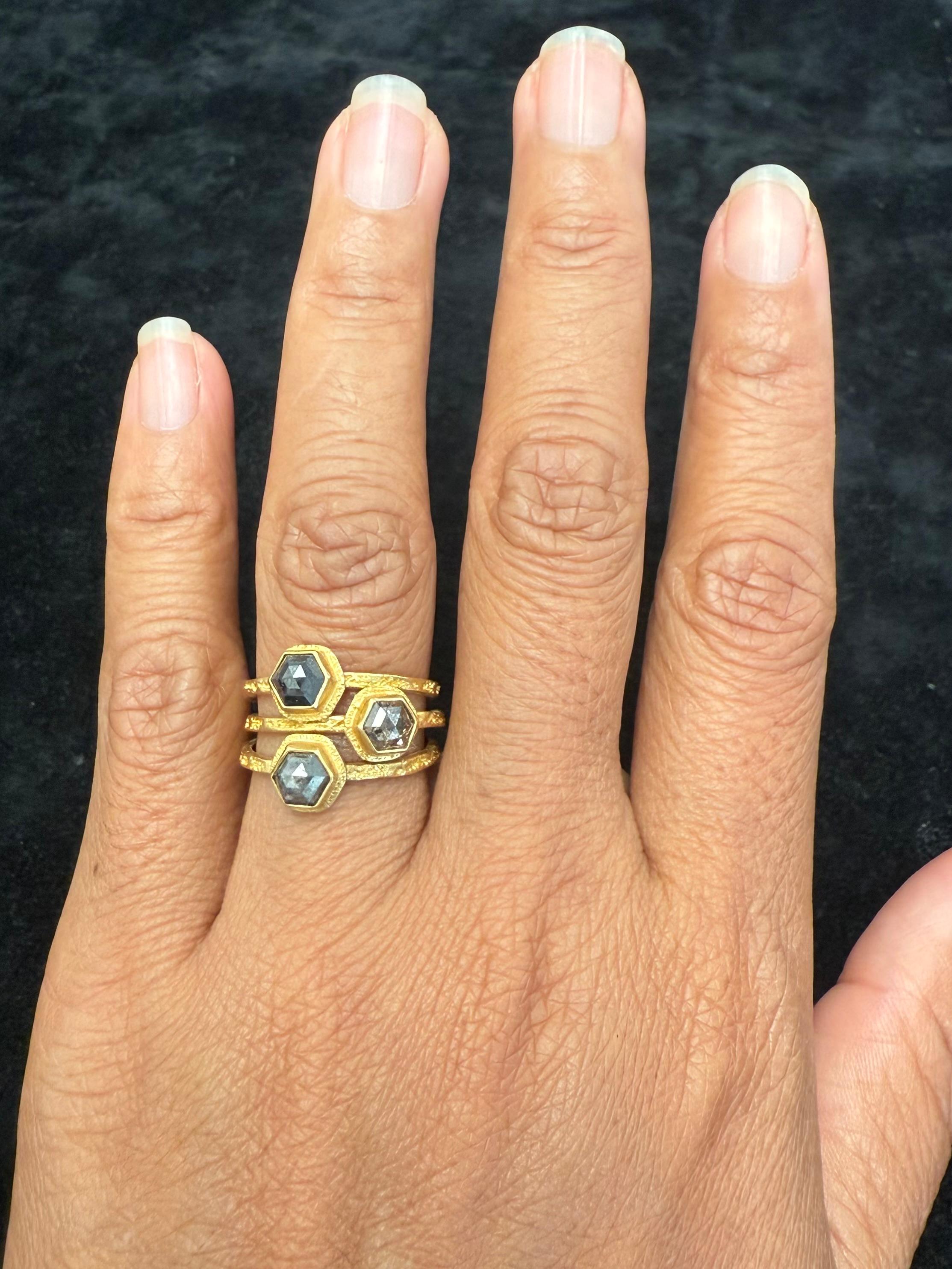 Women's or Men's Steven Battelle 2.1 Carats Hexagonal Rose-Cut Colored Diamonds 18K Gold Ring For Sale