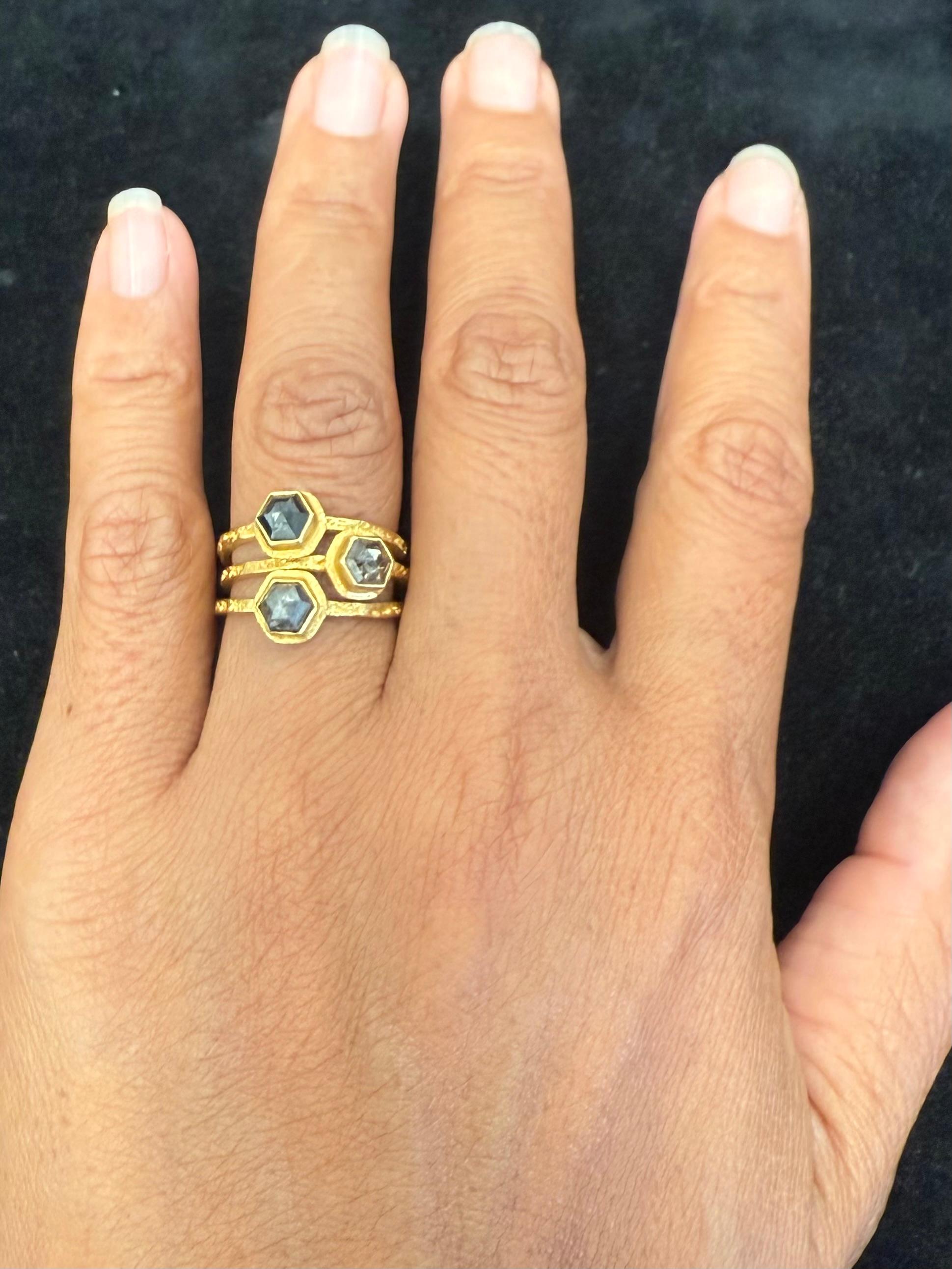 Steven Battelle 2.1 Carats Hexagonal Rose-Cut Colored Diamonds 18K Gold Ring For Sale 3