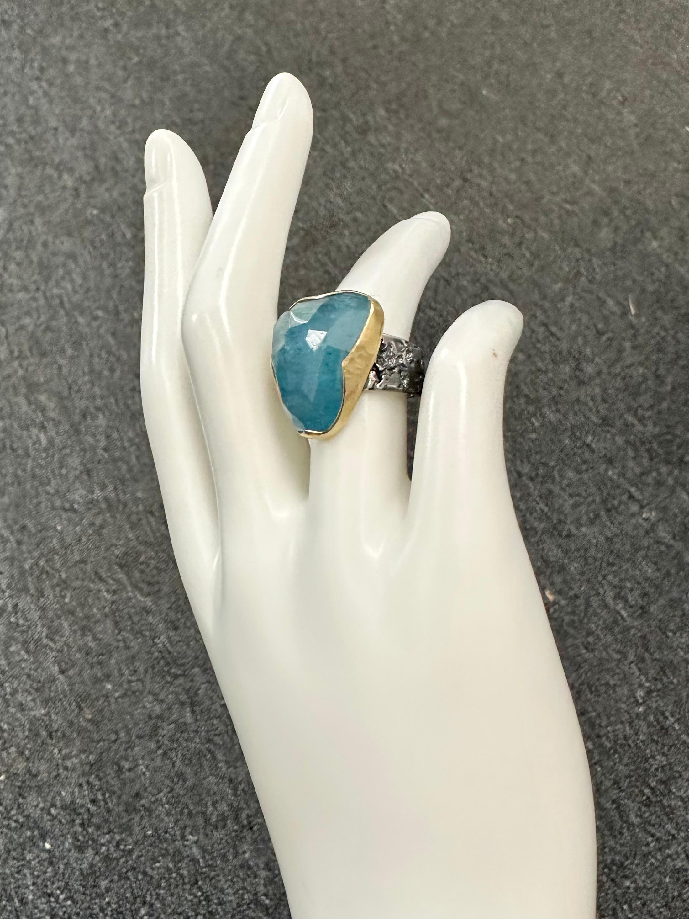 Steven Battelle 21.5 Carats Rose Cut Aquamarine Oxidized Sterling 18K Gold Ring In New Condition For Sale In Soquel, CA
