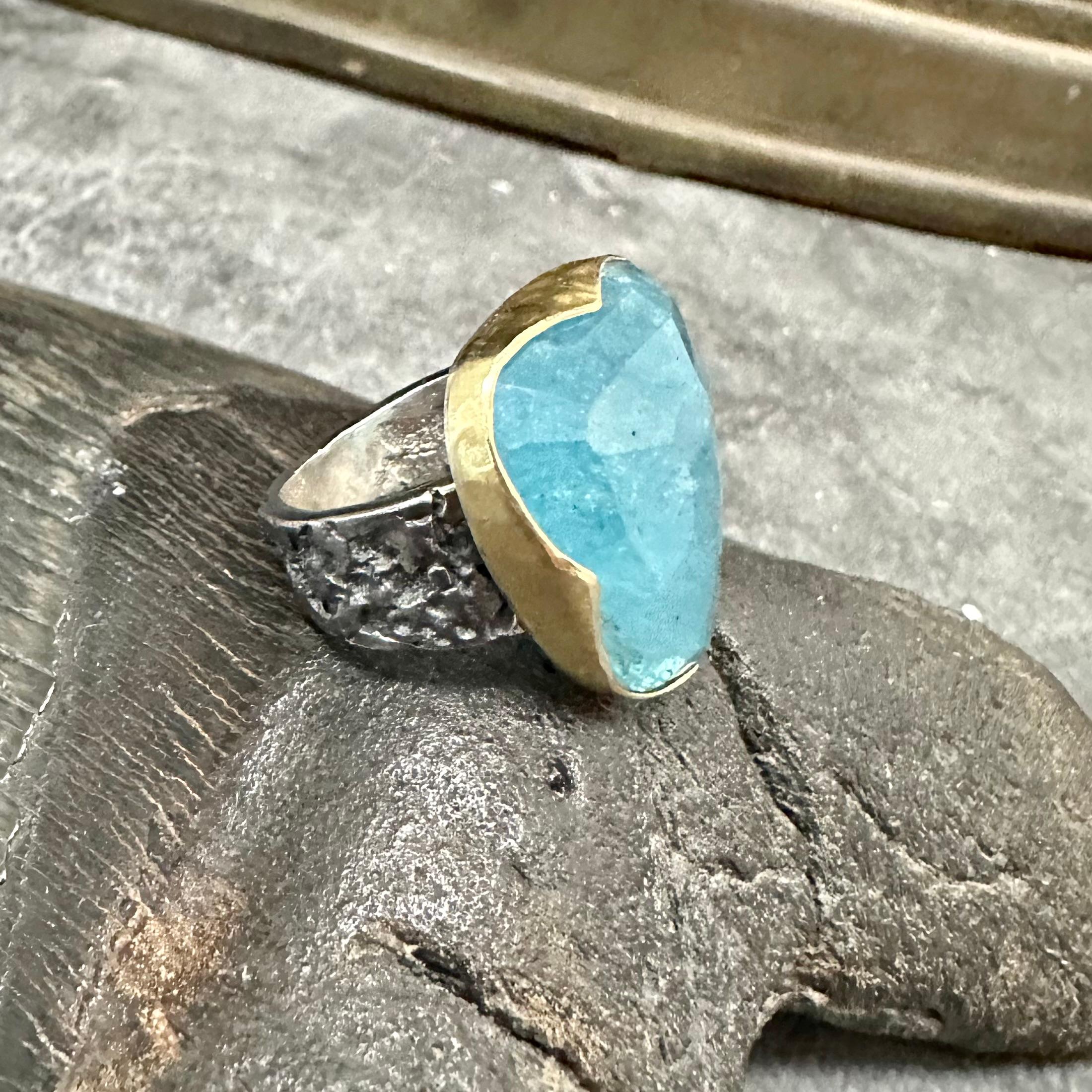 Women's or Men's Steven Battelle 21.5 Carats Rose Cut Aquamarine Oxidized Sterling 18K Gold Ring For Sale