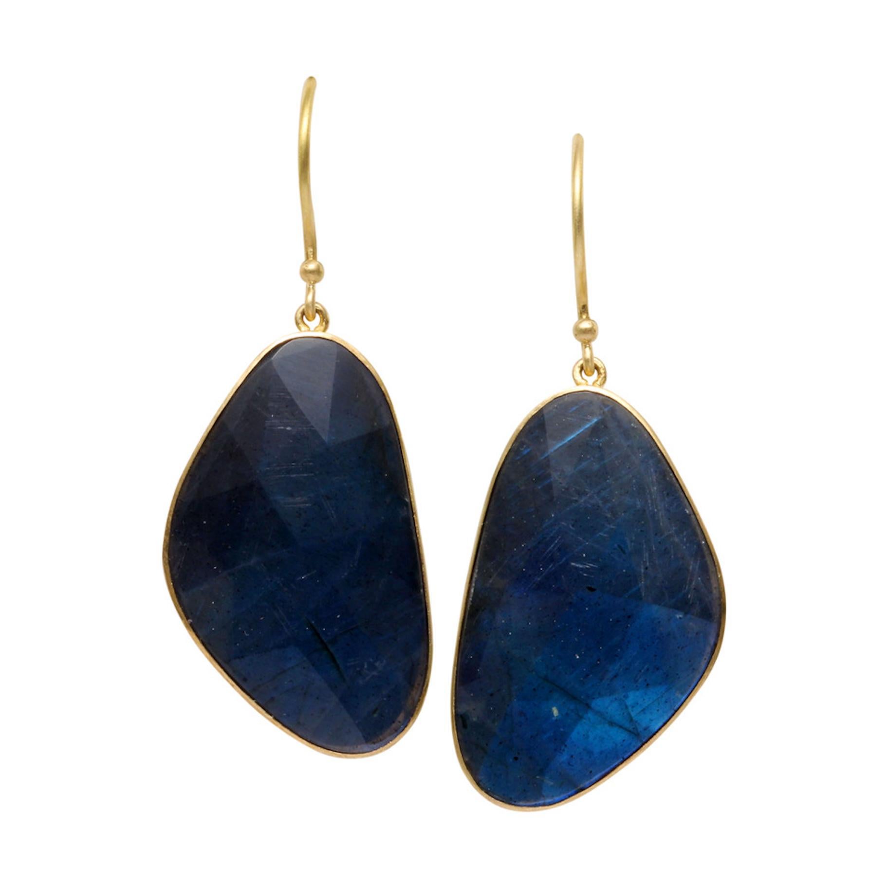 Steven Battelle 21.6 Carats Rose-cut Labradorite 18K Gold Wire Earrings For Sale 2