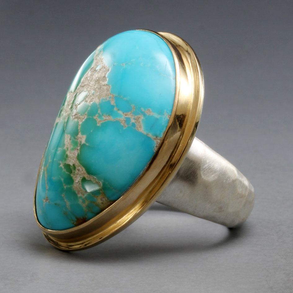 Contemporary Steven Battelle 21.7 Carats Arizona Turquoise Sterling 18K Gold Ring For Sale