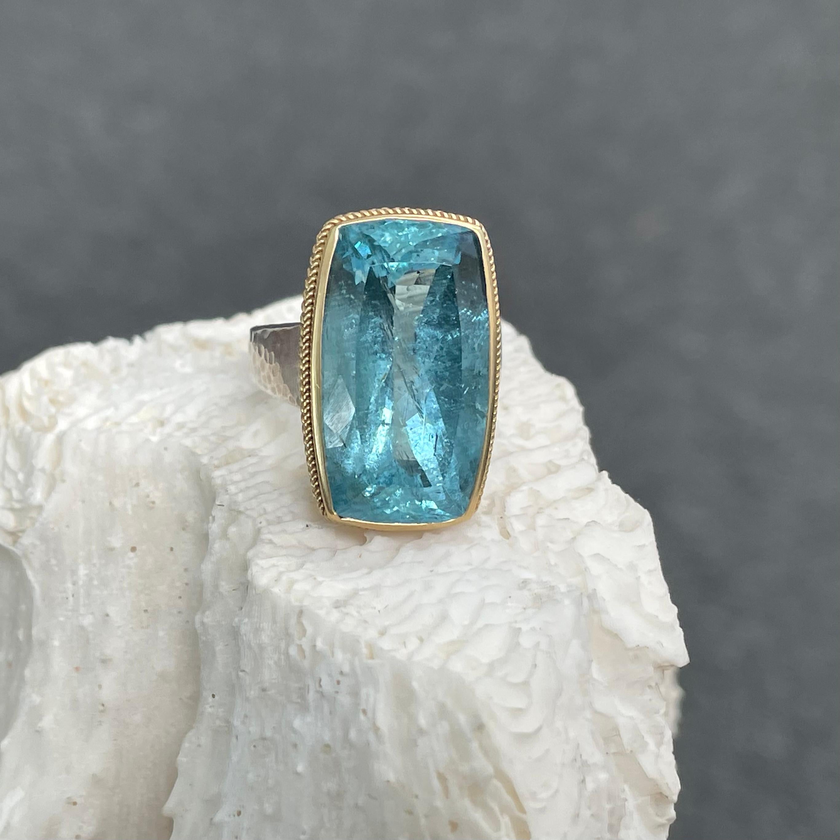 Steven Battelle 22.0 Karat Aquamarin 18K Gold Lünette Sterlingsilber Ring (Kissenschliff) im Angebot