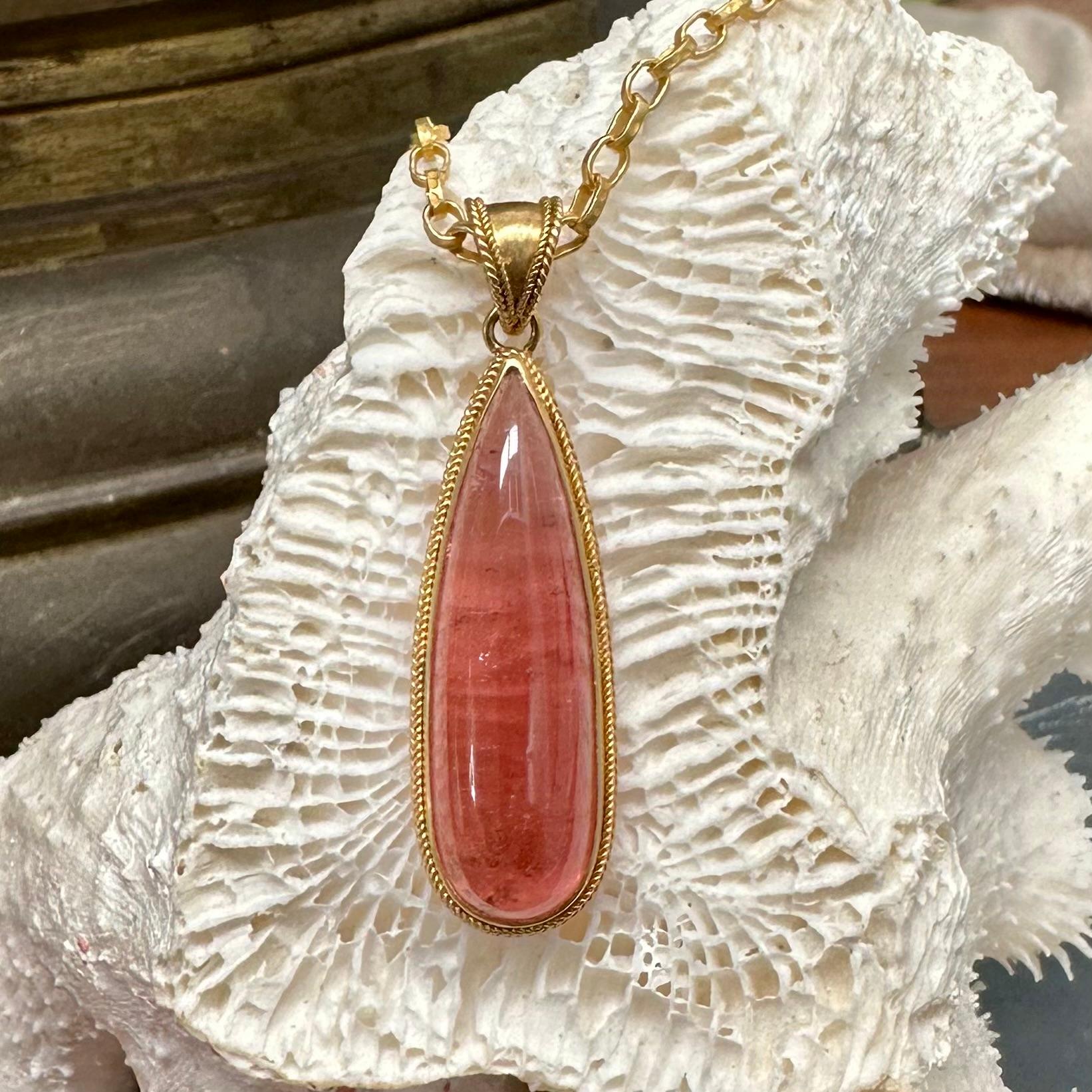 Steven Battelle 22.1 Carats Cabochon Pink Tourmaline 18K Gold Pendant In New Condition For Sale In Soquel, CA