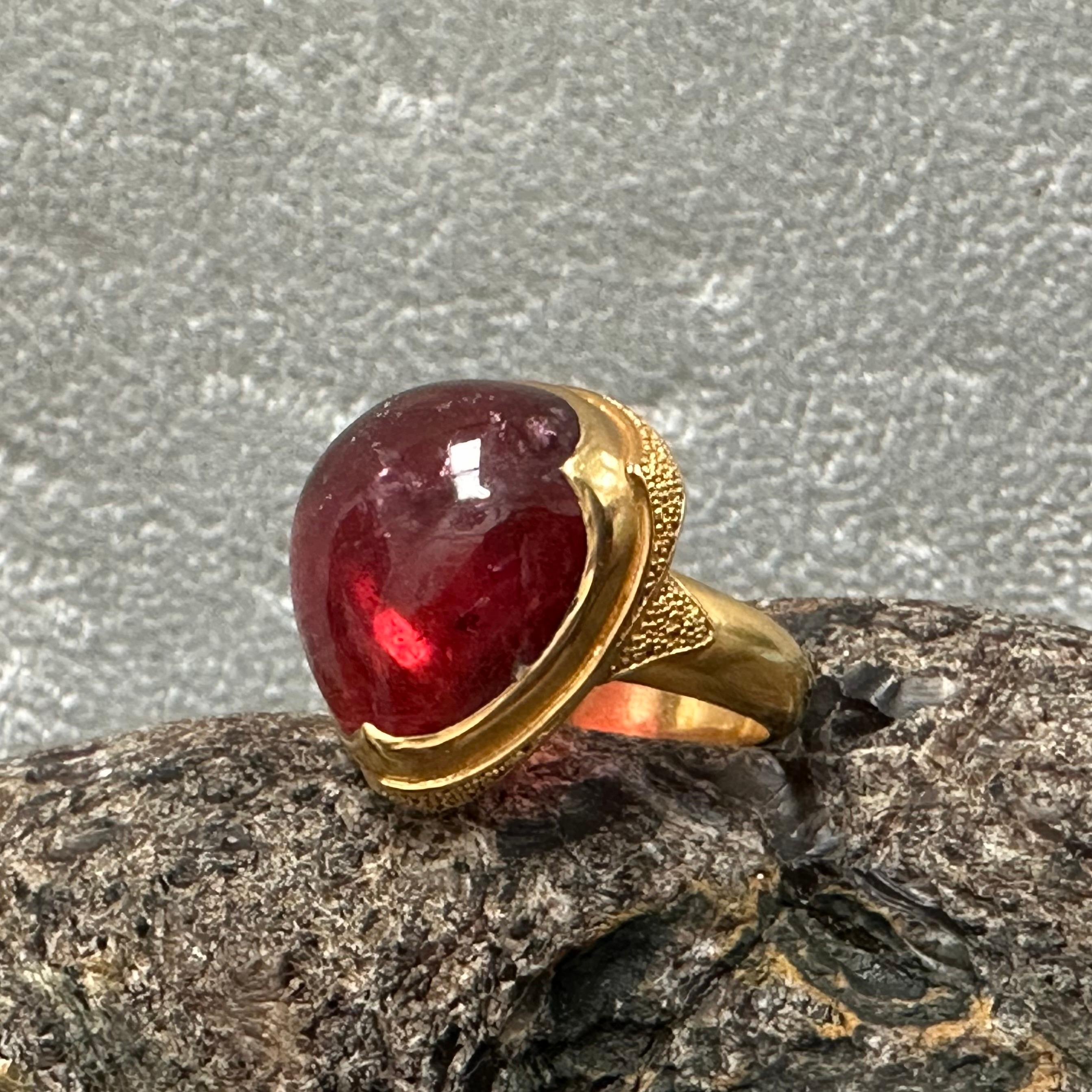 22.2 Carats Cabochon Pink Tourmaline 22k Gold Ring For Sale 6