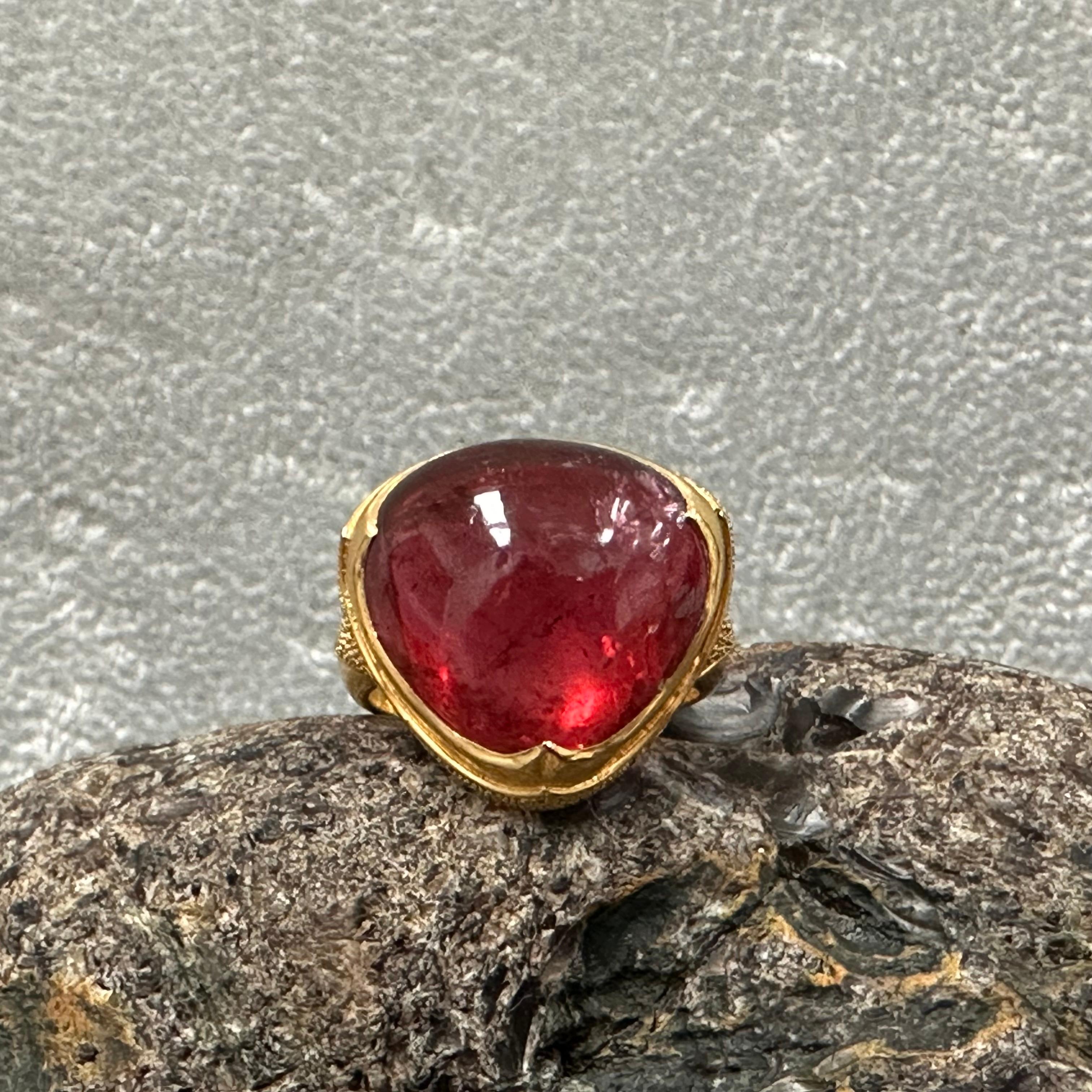 22.2 Carats Cabochon Pink Tourmaline 22k Gold Ring For Sale 1