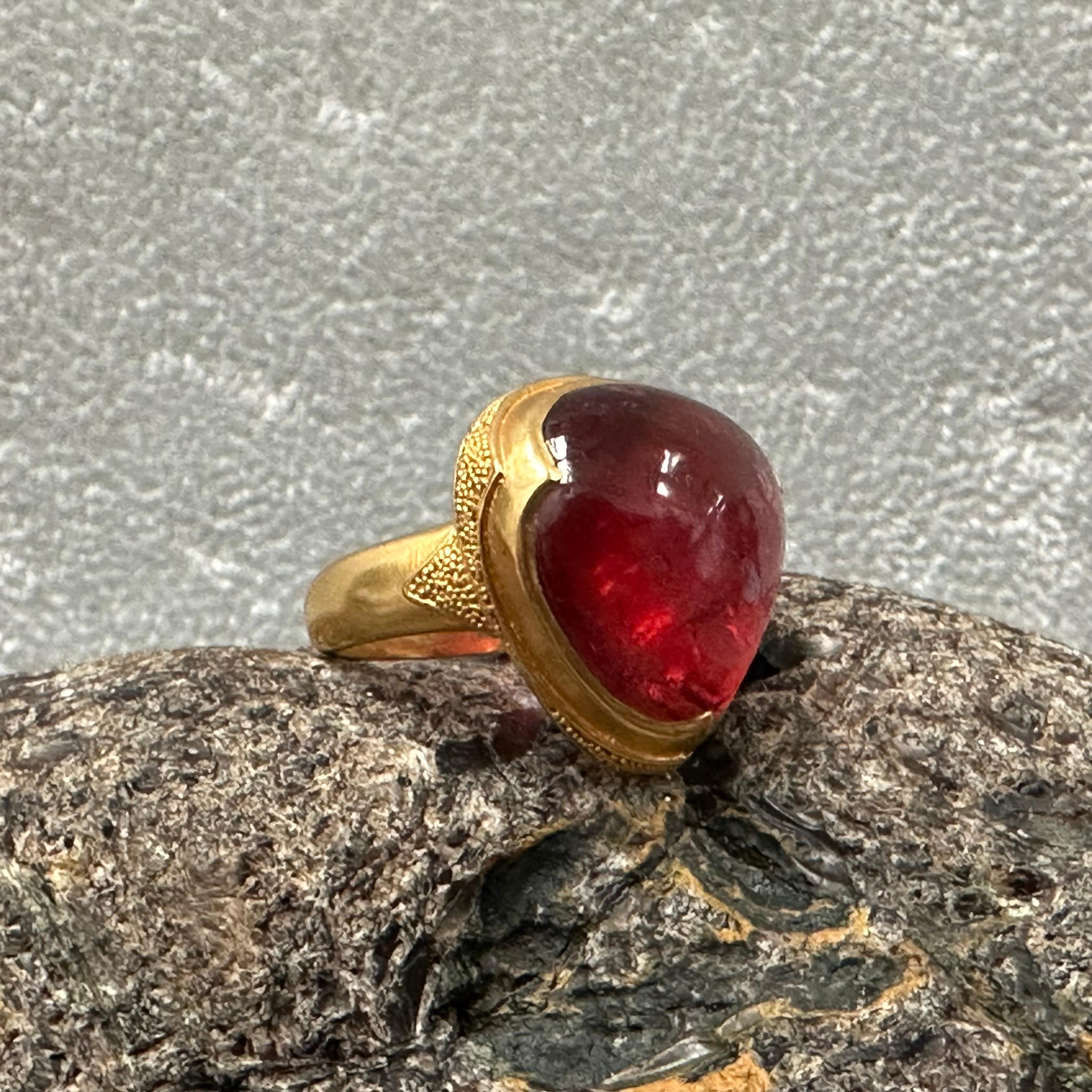 22.2 Carats Cabochon Pink Tourmaline 22k Gold Ring For Sale 2