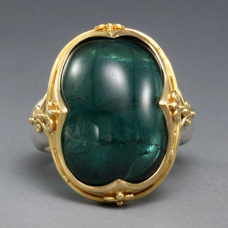 Contemporaneo Anello in oro Sterling 18K con tormalina verde cabochon da 22,5 carati di Steven Battelle in vendita