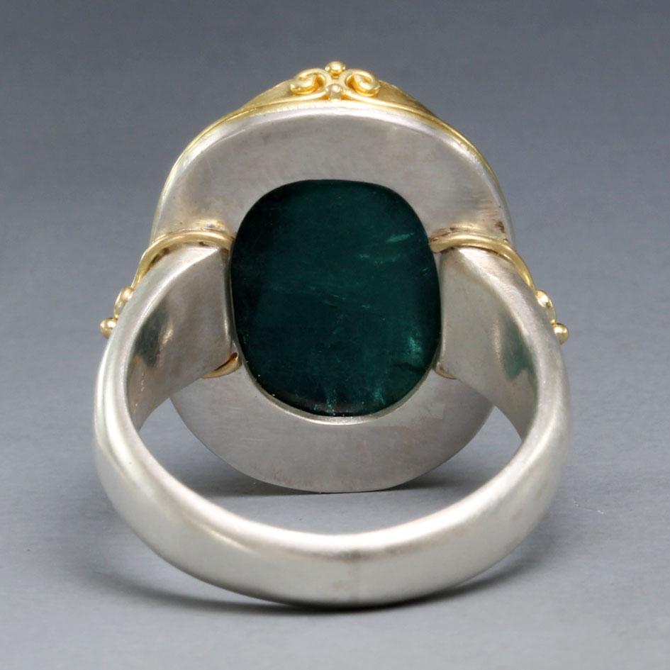 Anello in oro Sterling 18K con tormalina verde cabochon da 22,5 carati di Steven Battelle In condizioni Nuovo in vendita a Soquel, CA