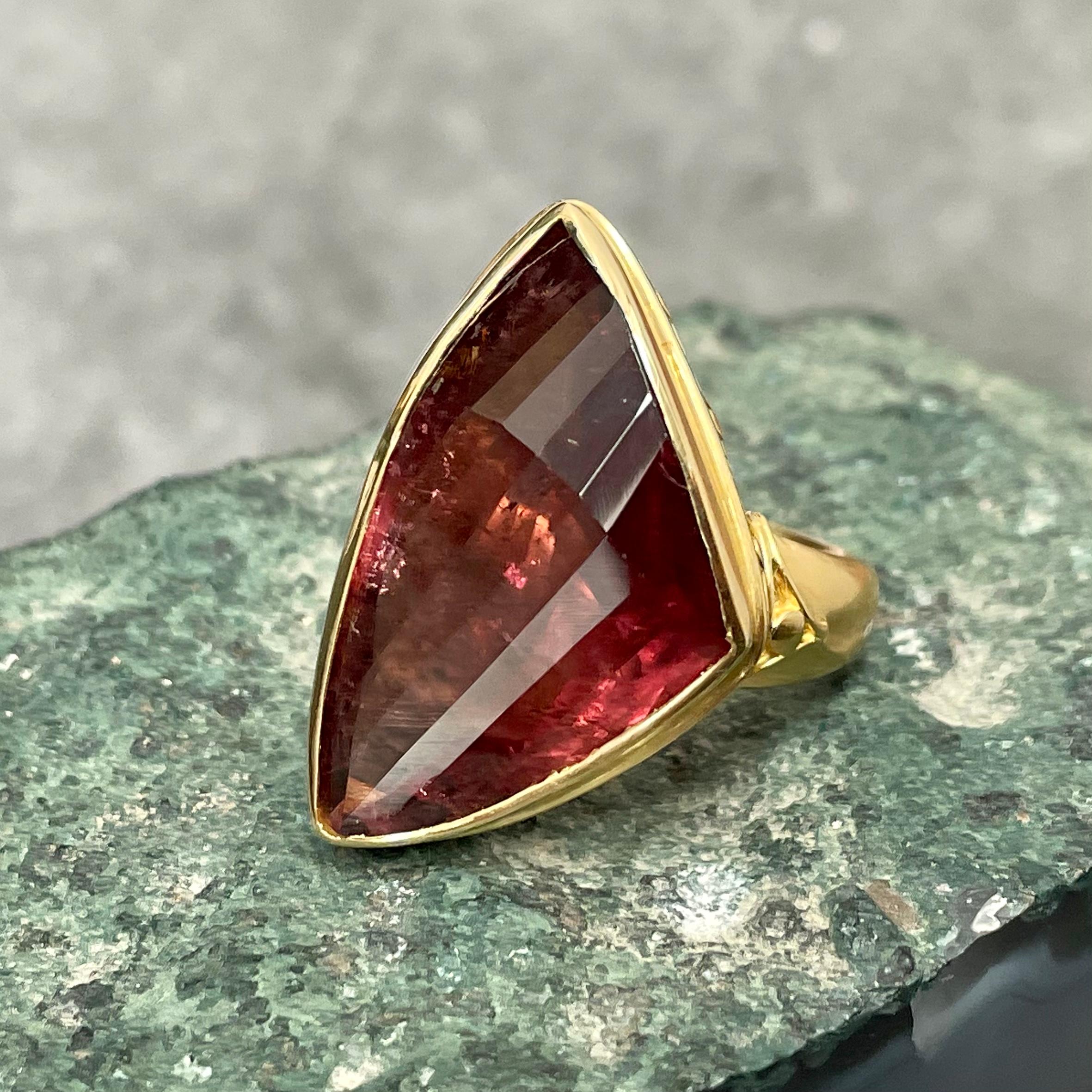Steven Battelle 22.7 Carats Pink Tourmaline 18K Gold Ring In New Condition For Sale In Soquel, CA