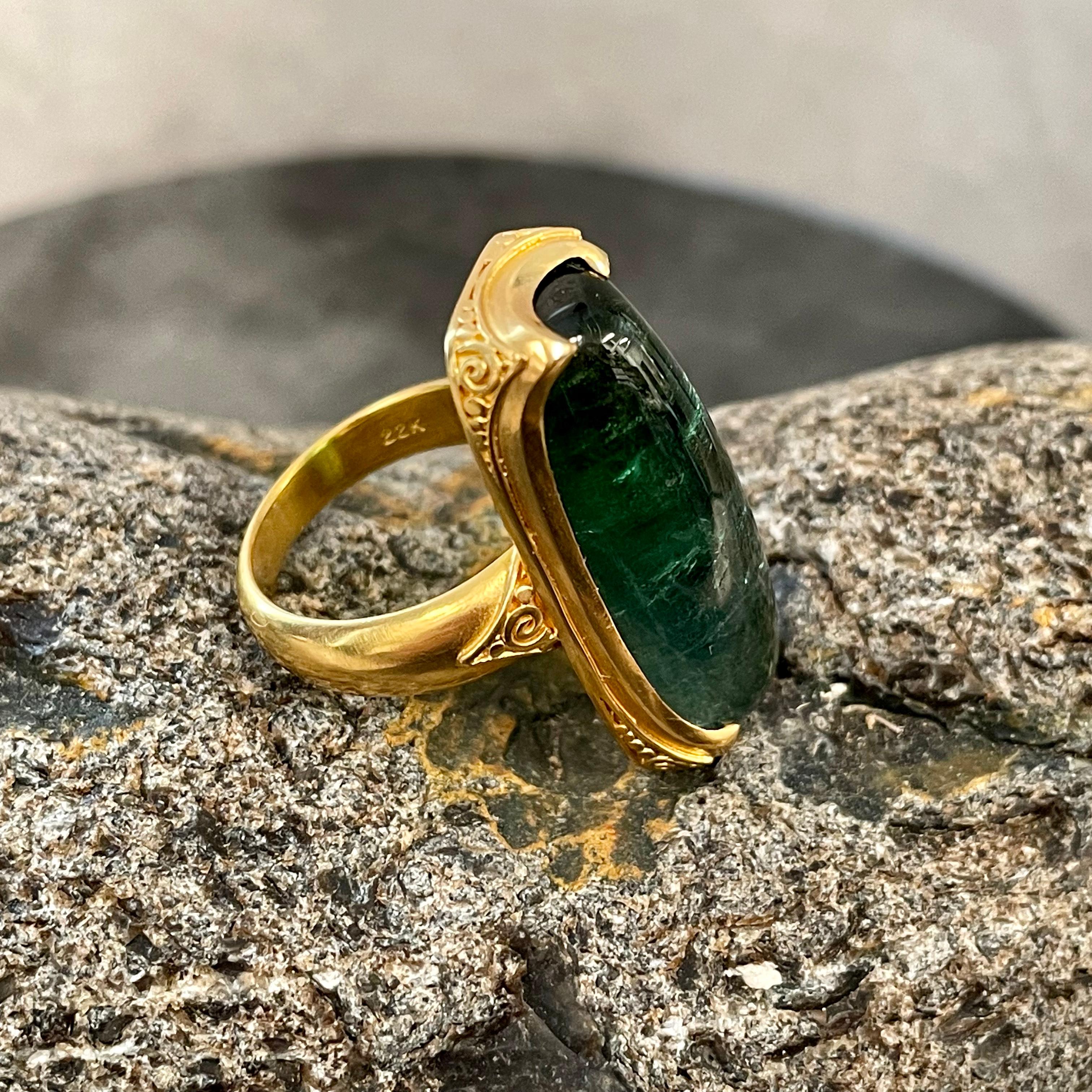 Steven Battelle 22.9 Carats Cabochon Green Tourmaline 22K Gold Ring In New Condition For Sale In Soquel, CA