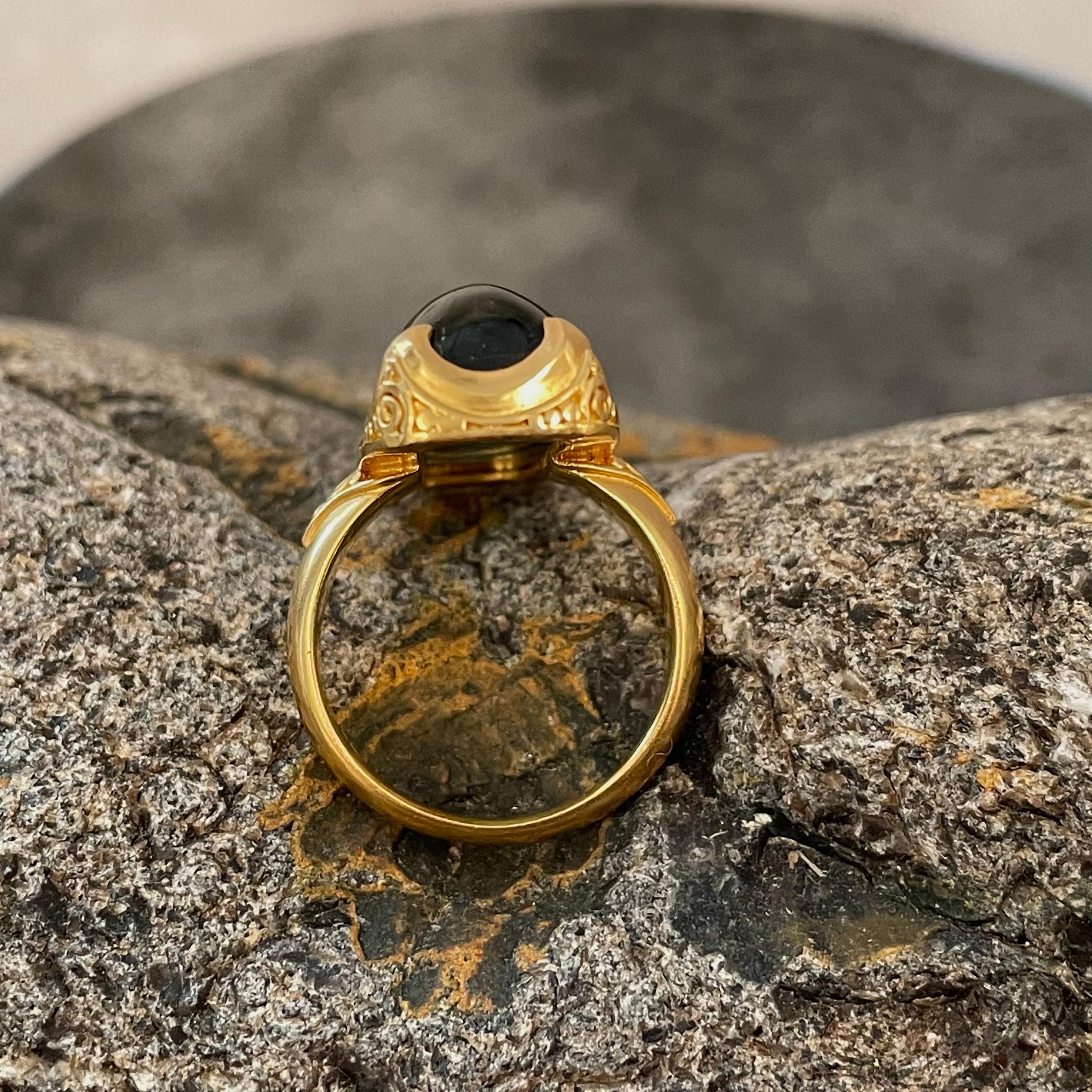 Women's or Men's Steven Battelle 22.9 Carats Cabochon Green Tourmaline 22K Gold Ring For Sale