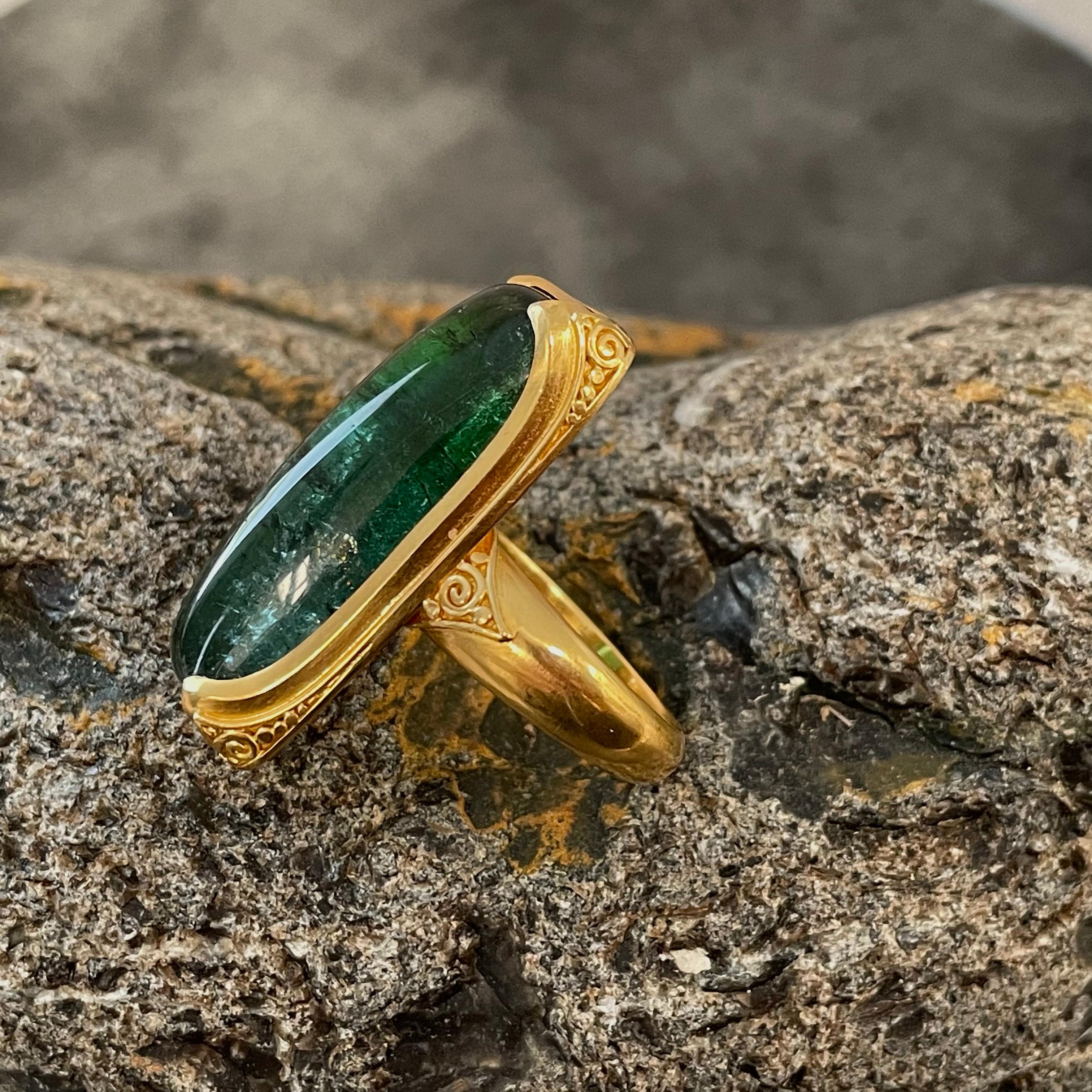 Steven Battelle 22.9 Carats Cabochon Green Tourmaline 22K Gold Ring For Sale 2