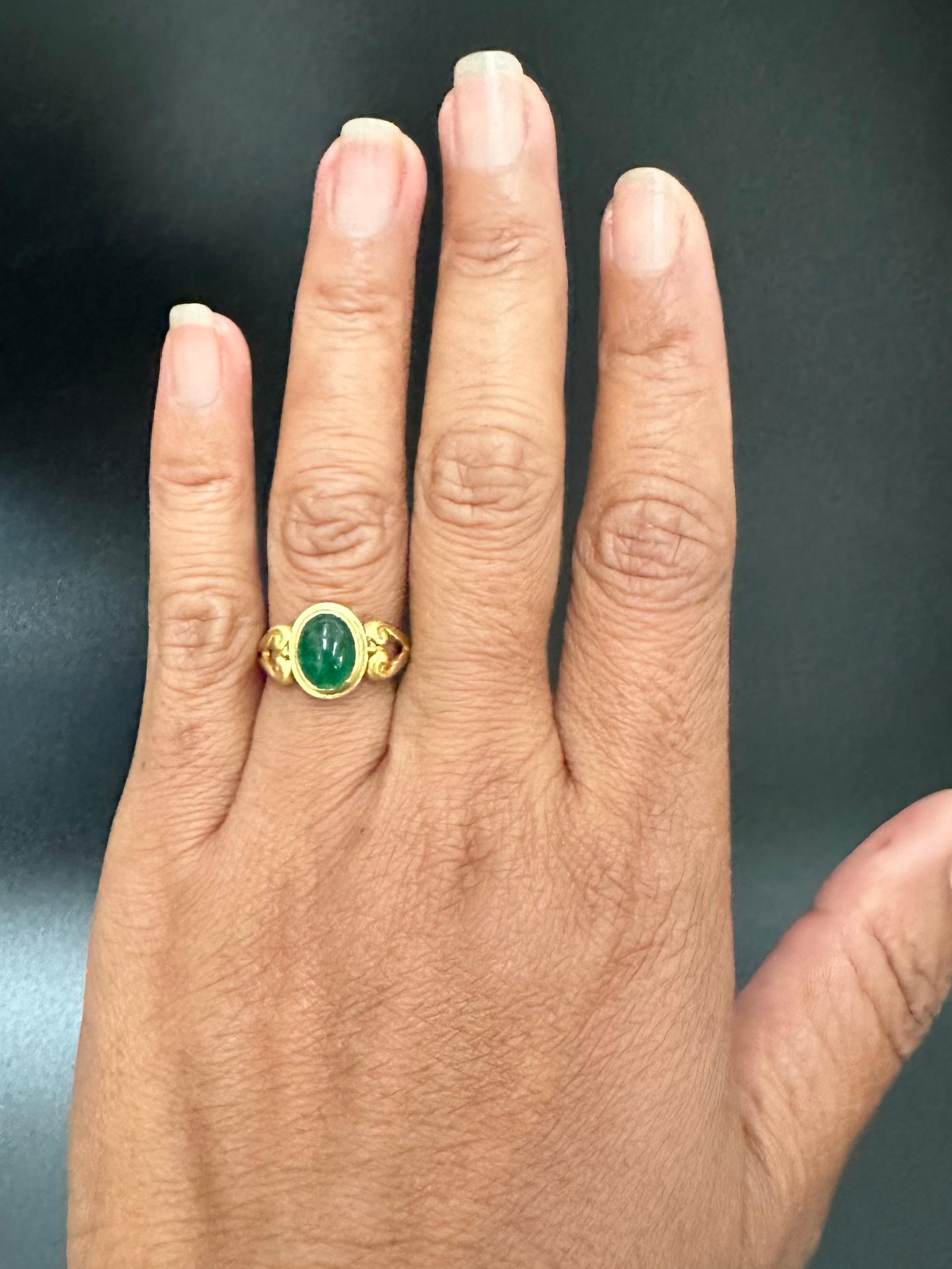 Steven Battelle 2.3 Carats Cabochon Emerald 18K Gold Ring 7