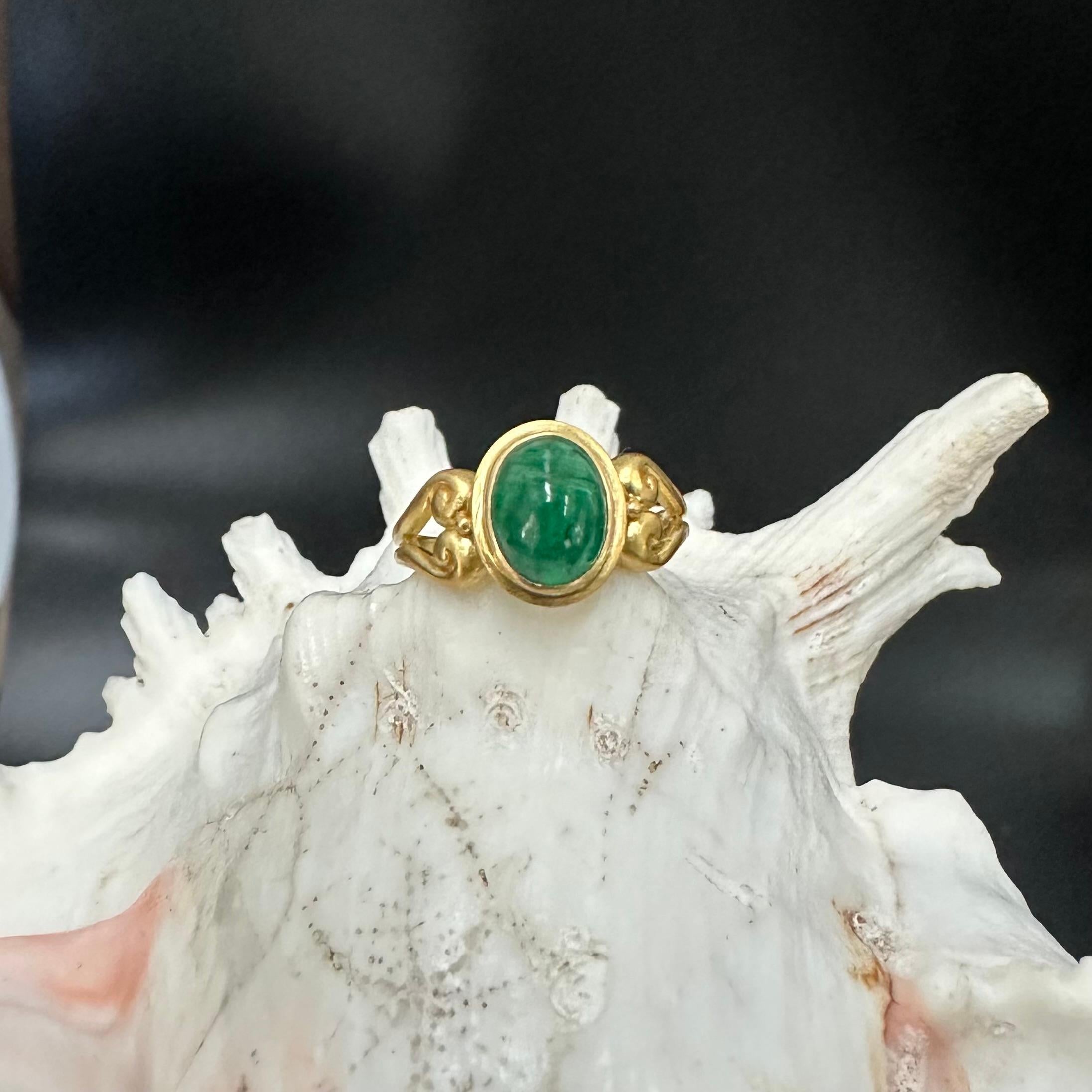 Steven Battelle 2.3 Carats Cabochon Emerald 18K Gold Ring 9